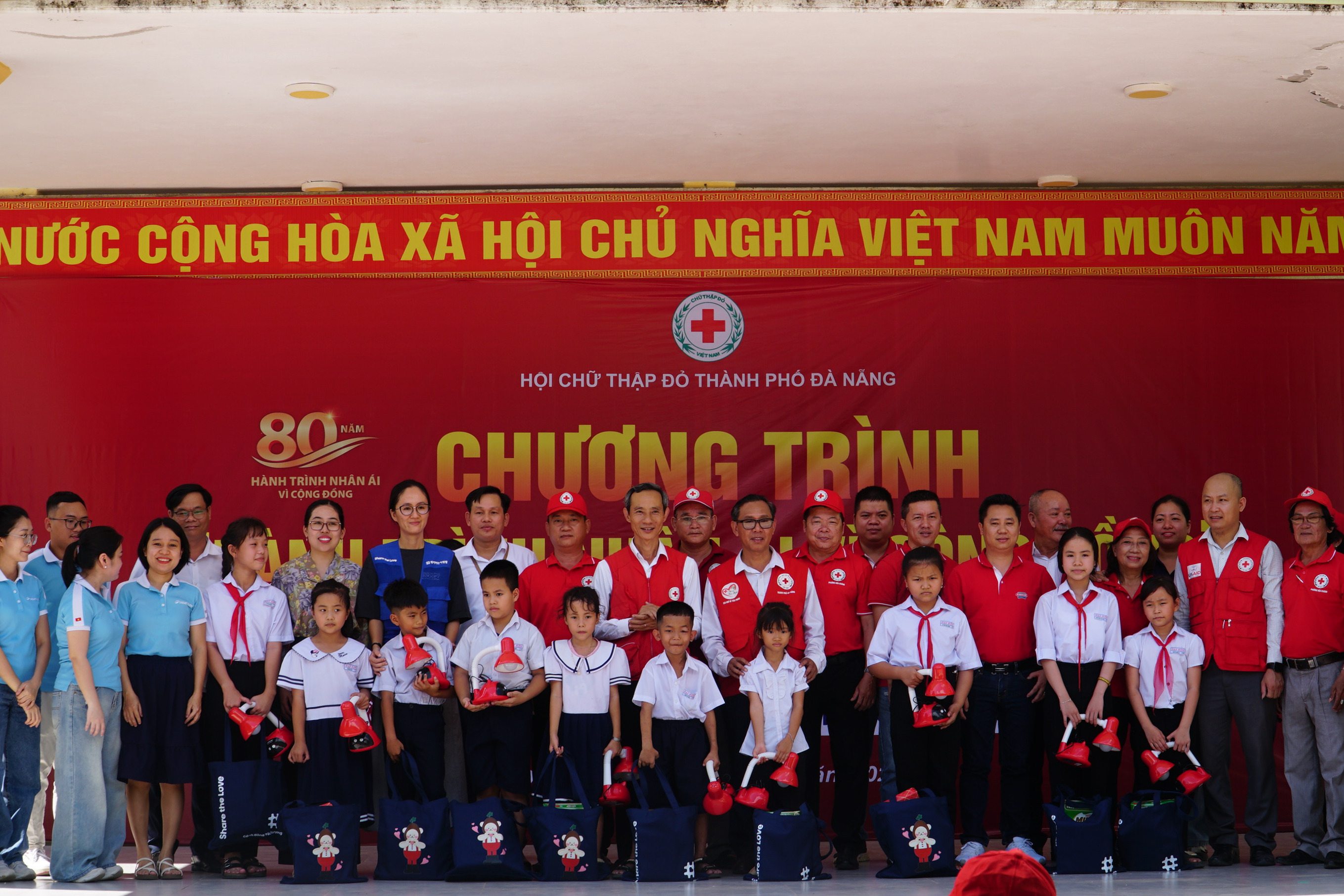Đà Nẵng: Gần 700 triệu đồng tiếp sức học sinh, hộ khó khăn xã Thượng Đức