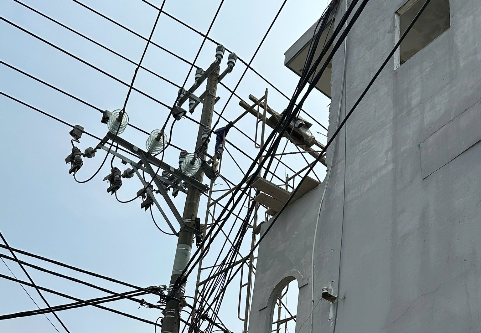 Công ty Điện lực Đà Nẵng siết chặt thực trạng thả diều, thi công gần lưới điện