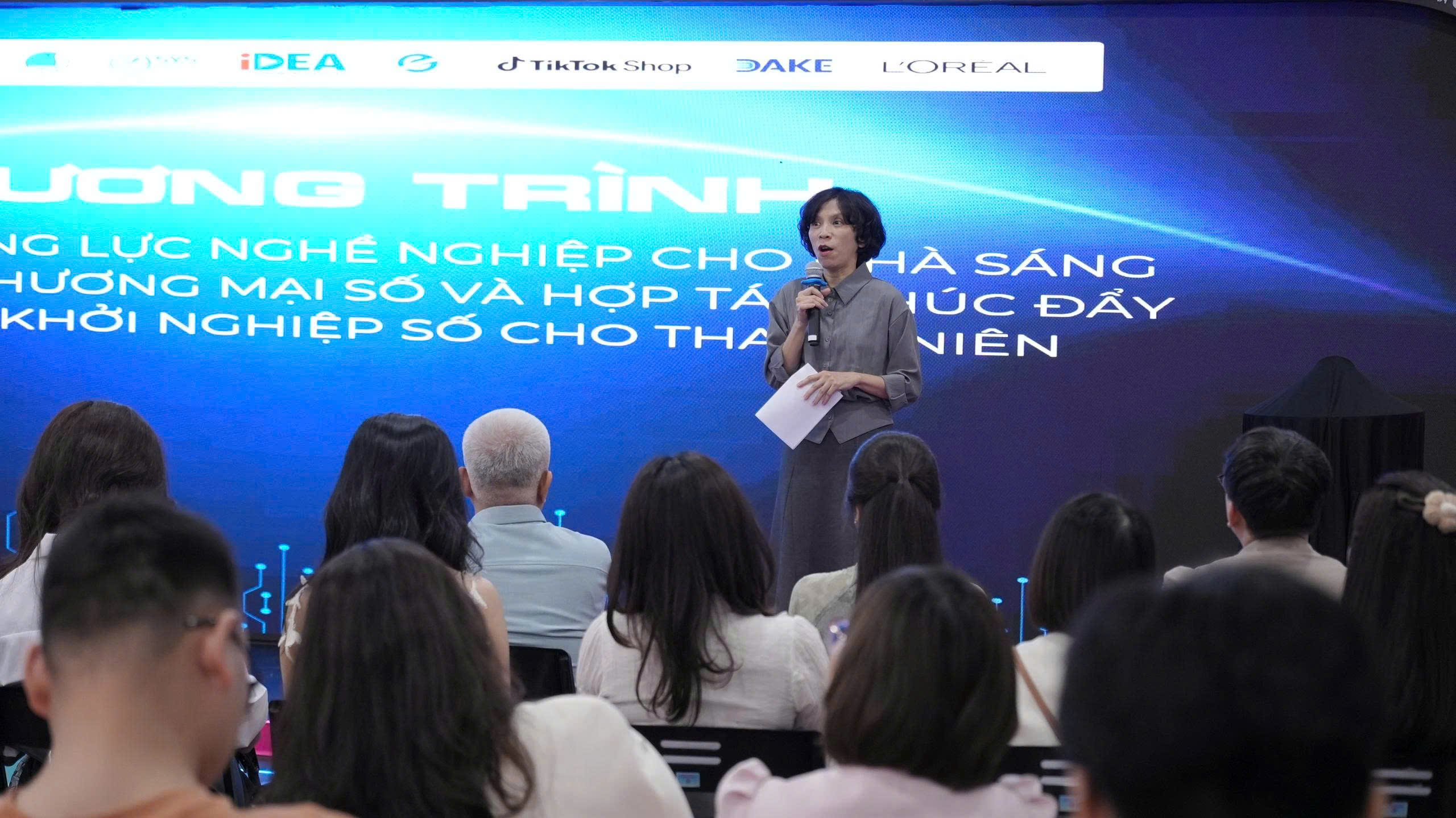 Chuẩn hóa năng lực nghề nghiệp cho nhà sáng tạo nội dung thương mại số