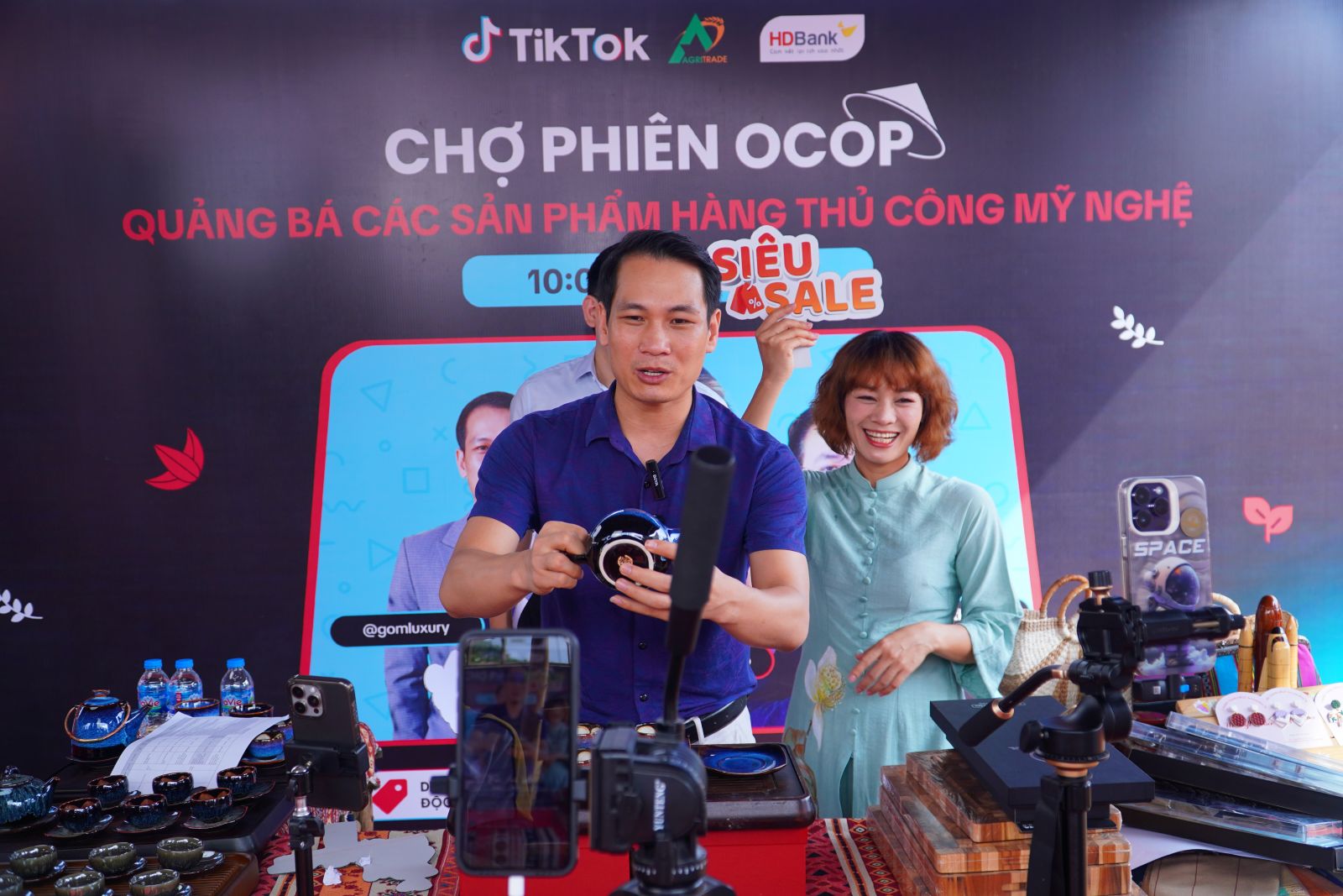 Giữ bản sắc hay 'bắt trend' để bán tốt trên thương mại điện tử?
