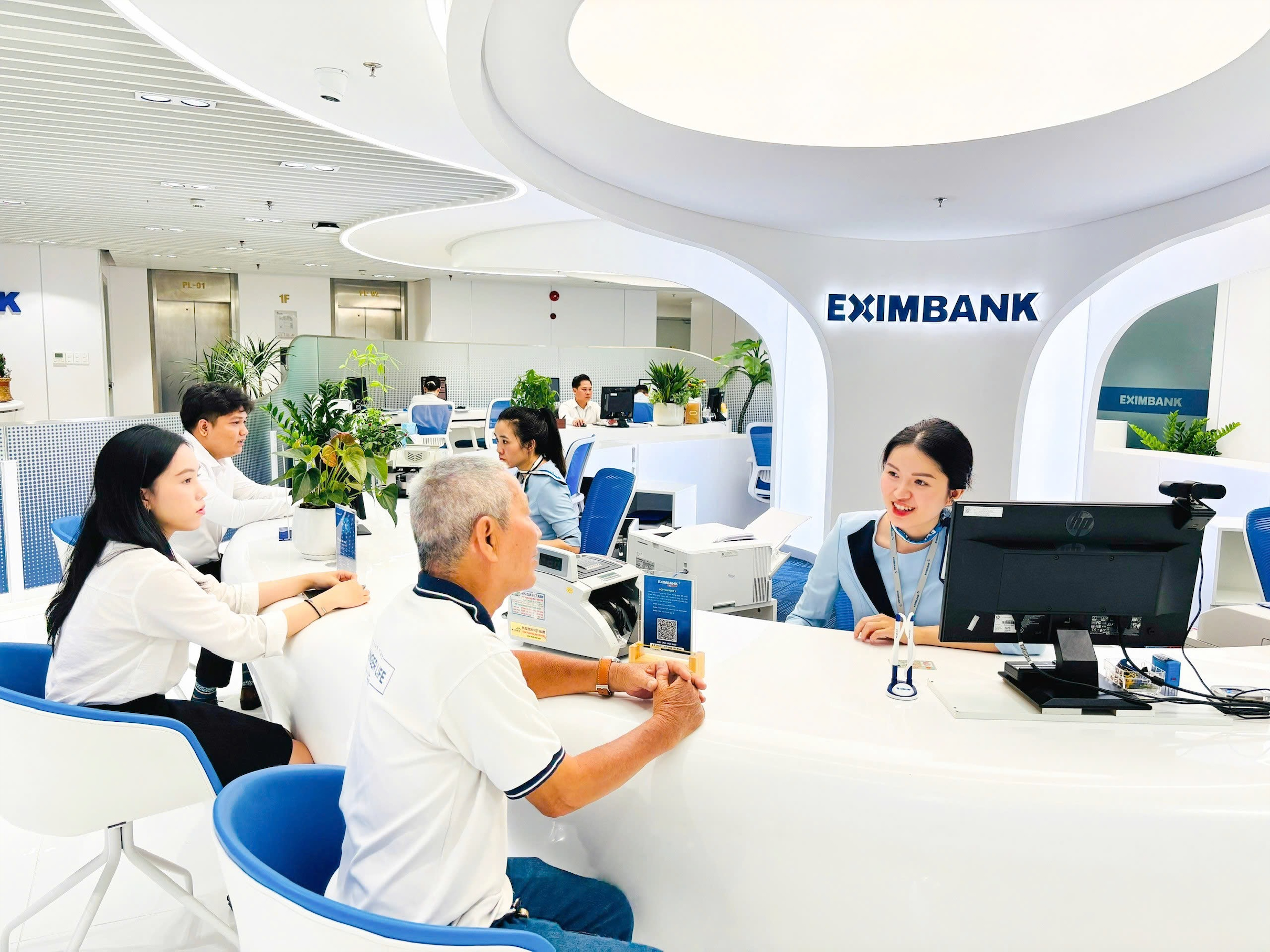 Eximbank tối ưu chi phí thanh toán quốc tế cho doanh nghiệp xuất khẩu