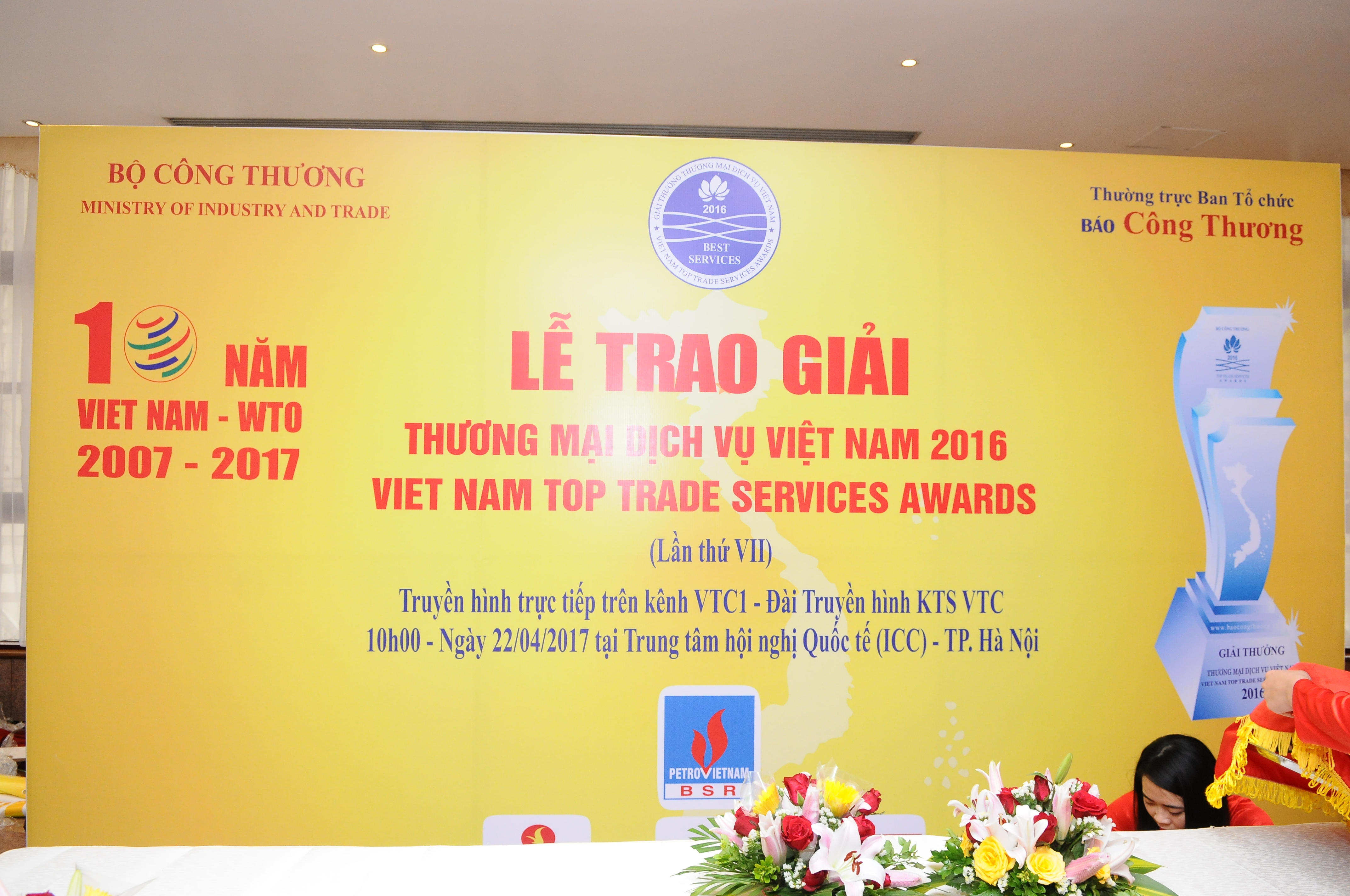 Lễ trao giải thưởng “ Thương mại Dịch vụ Việt Nam 2016 – VietNam Top Trade Services 2016”