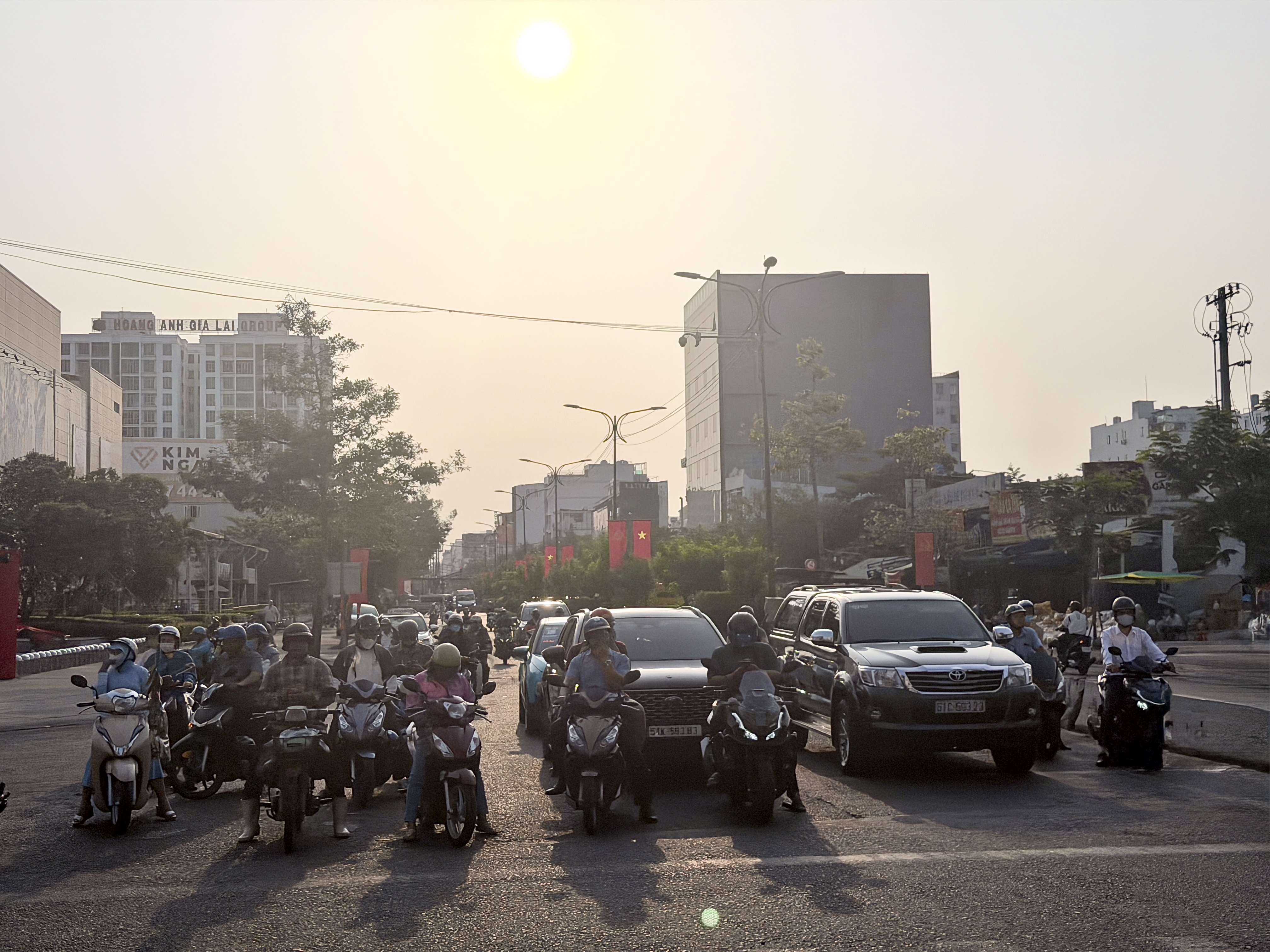 Dự báo thời tiết TP. Hồ Chí Minh 14/5: Nắng gắt, có nơi trên 36 độ C