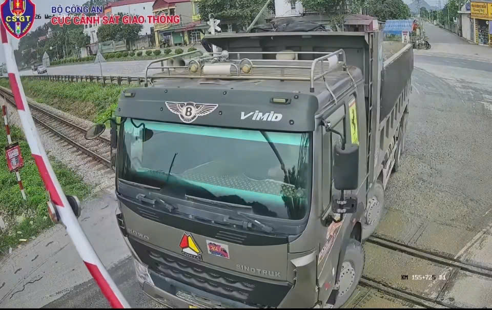 Tăng mạnh mức xử phạt vi phạm tại đường ngang qua đường sắt 
