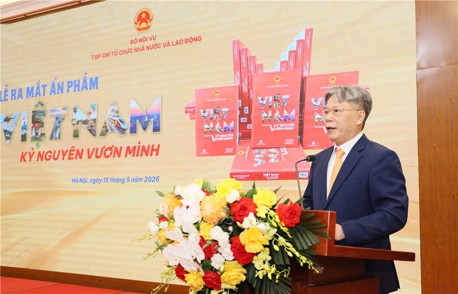 TS. Trần Nghị, Tổng Biên tập Tạp chí Tổ chức nhà nước và Lao động phát biểu khai mạc Diễn đàn