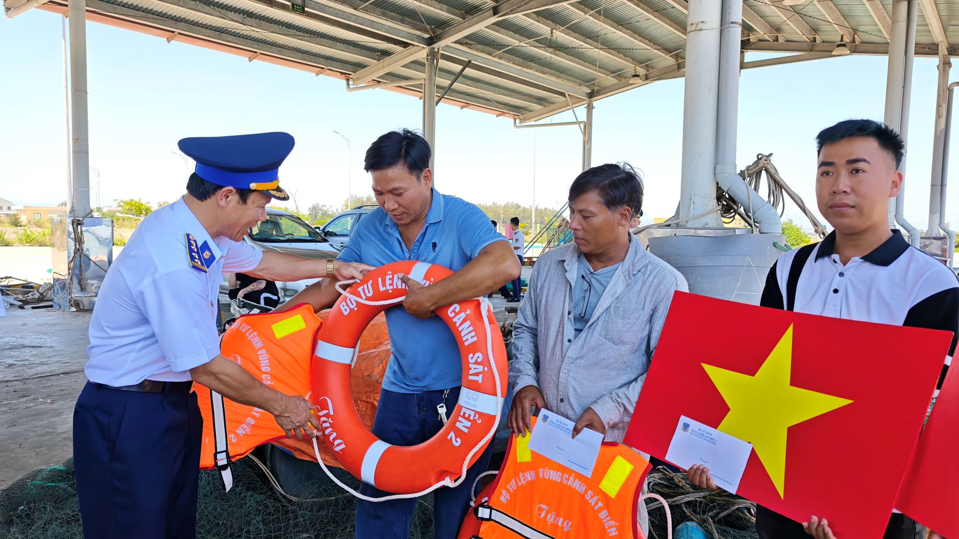 Tuyên truyền chống khai thác IUU cho ngư dân TP. Huế