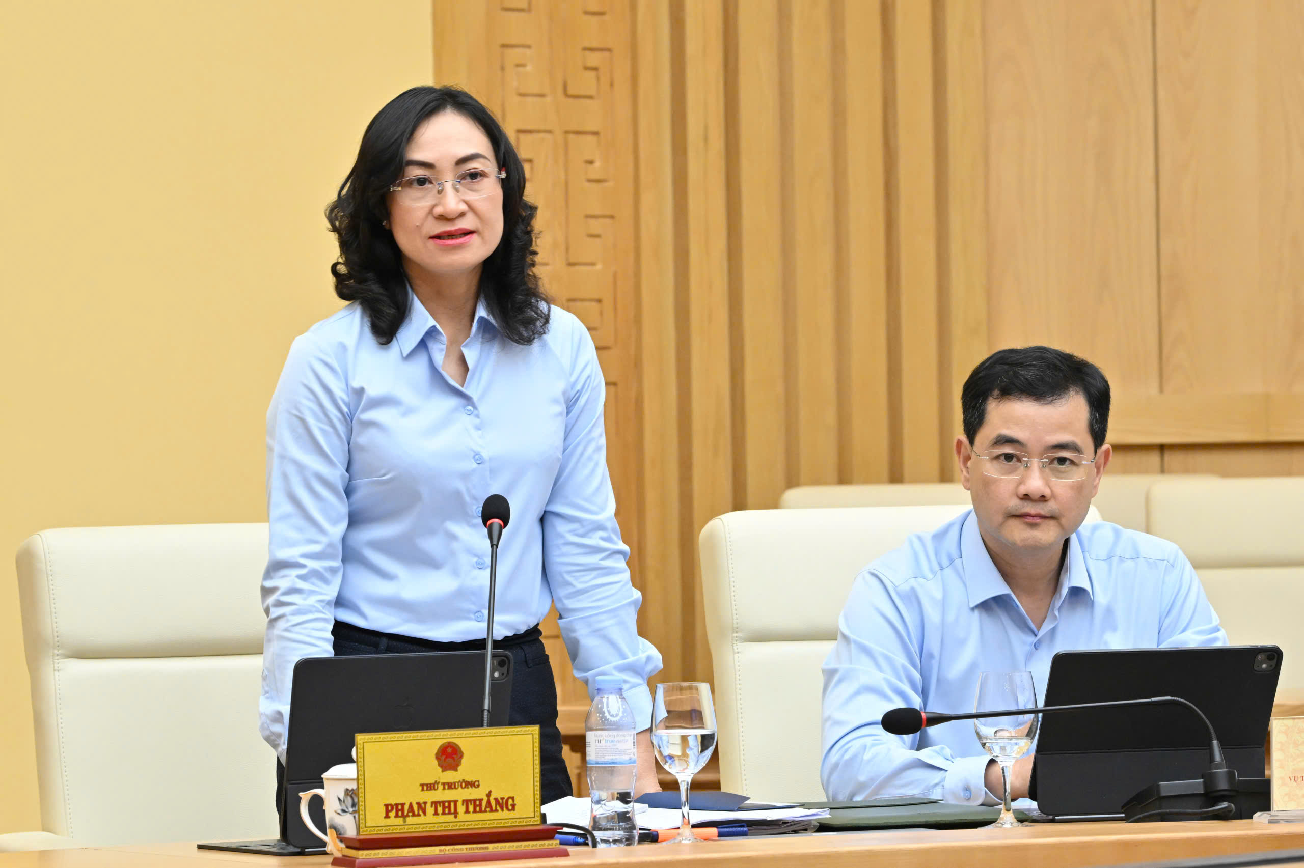 Thứ trưởng Phan Thị Thắng phát biểu tại buổi làm việc. Ảnh: Cấn Dũng