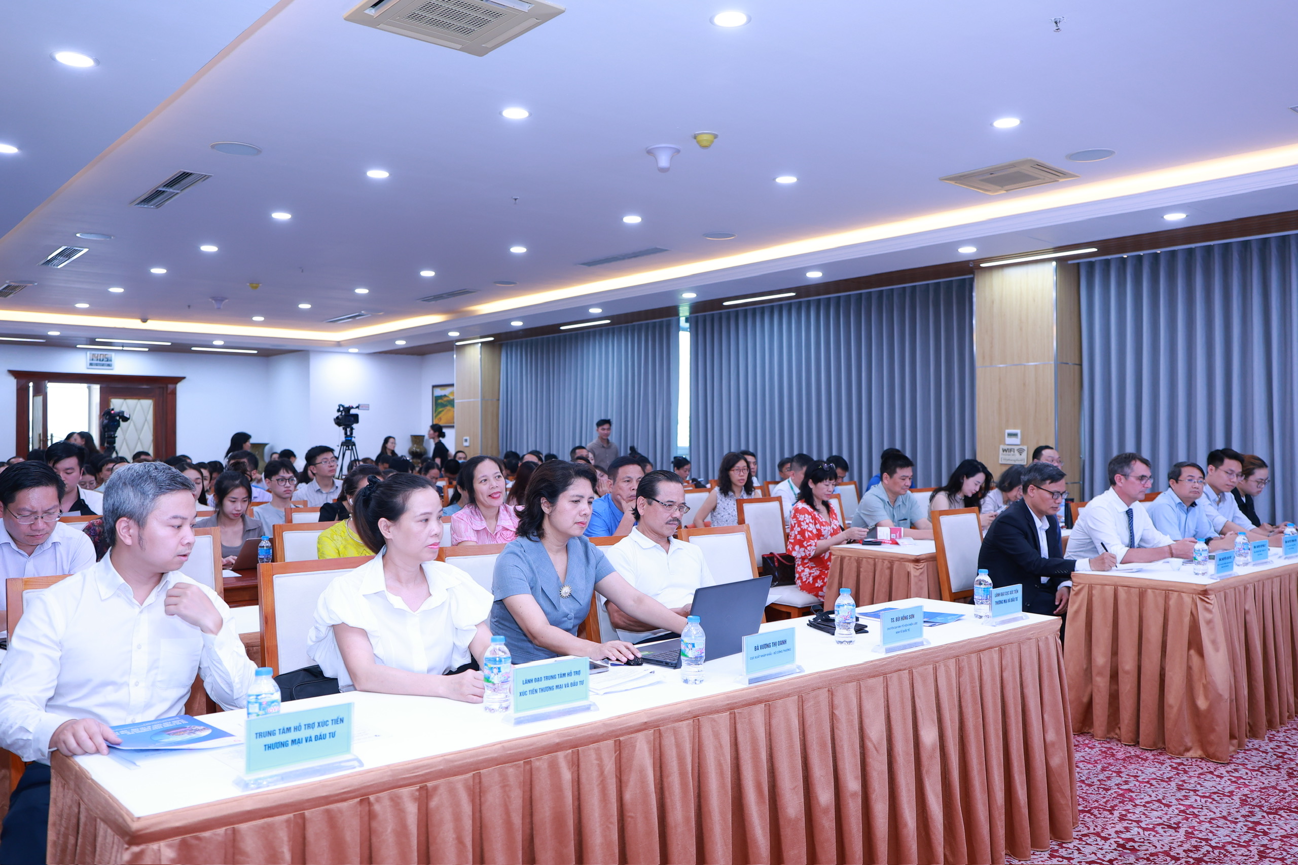 Tái cấu trúc chuỗi cung ứng toàn cầu mở ra cơ hội và sức ép mới