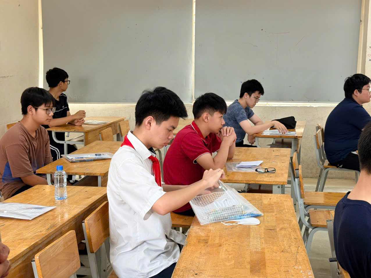 Sáng nay, gần 17.000 lượt thí sinh dự thi vào lớp 10 chuyên tại Hà Nội