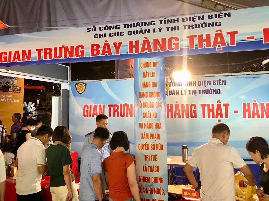 Điện Biên: Gian hàng hàng thật - hàng giả thu hút hơn 1.500 lượt khách