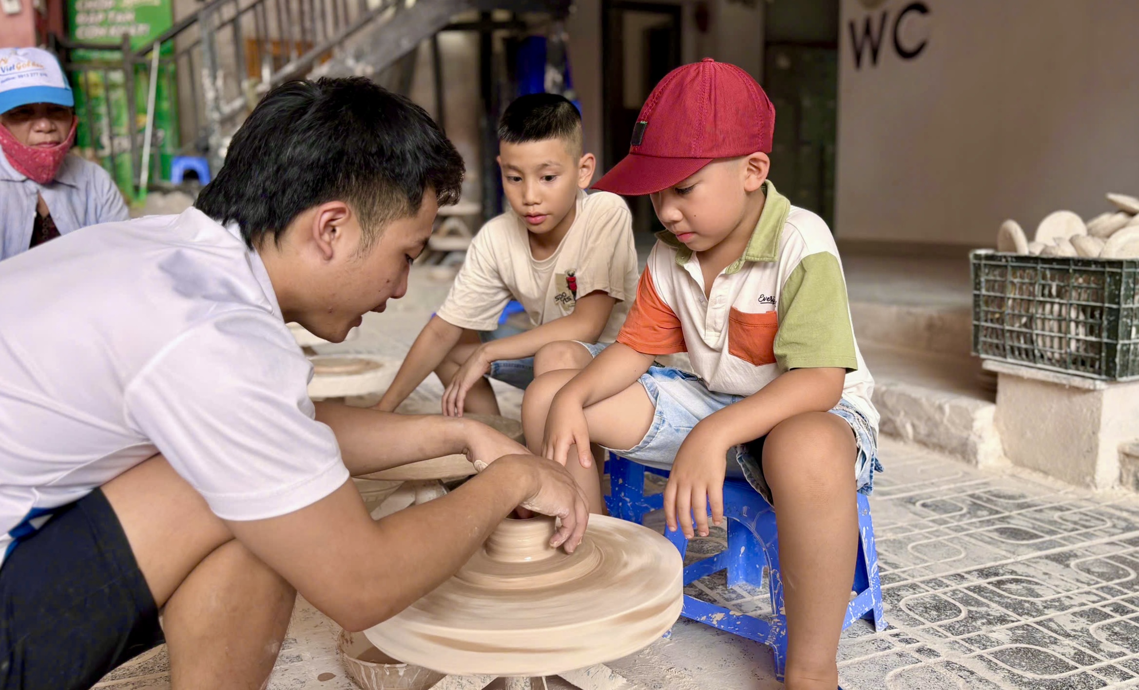 Du lịch: Hướng phát triển kinh tế mới cho làng gốm Bát Tràng