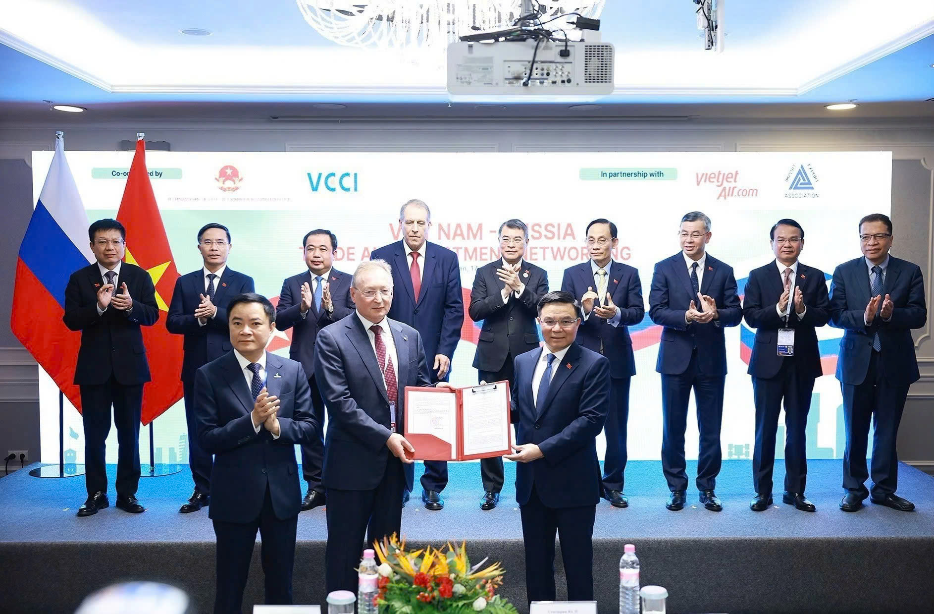 Việt Nam - Liên bang Nga thúc đẩy hợp tác thương mại, đầu tư và năng lượng