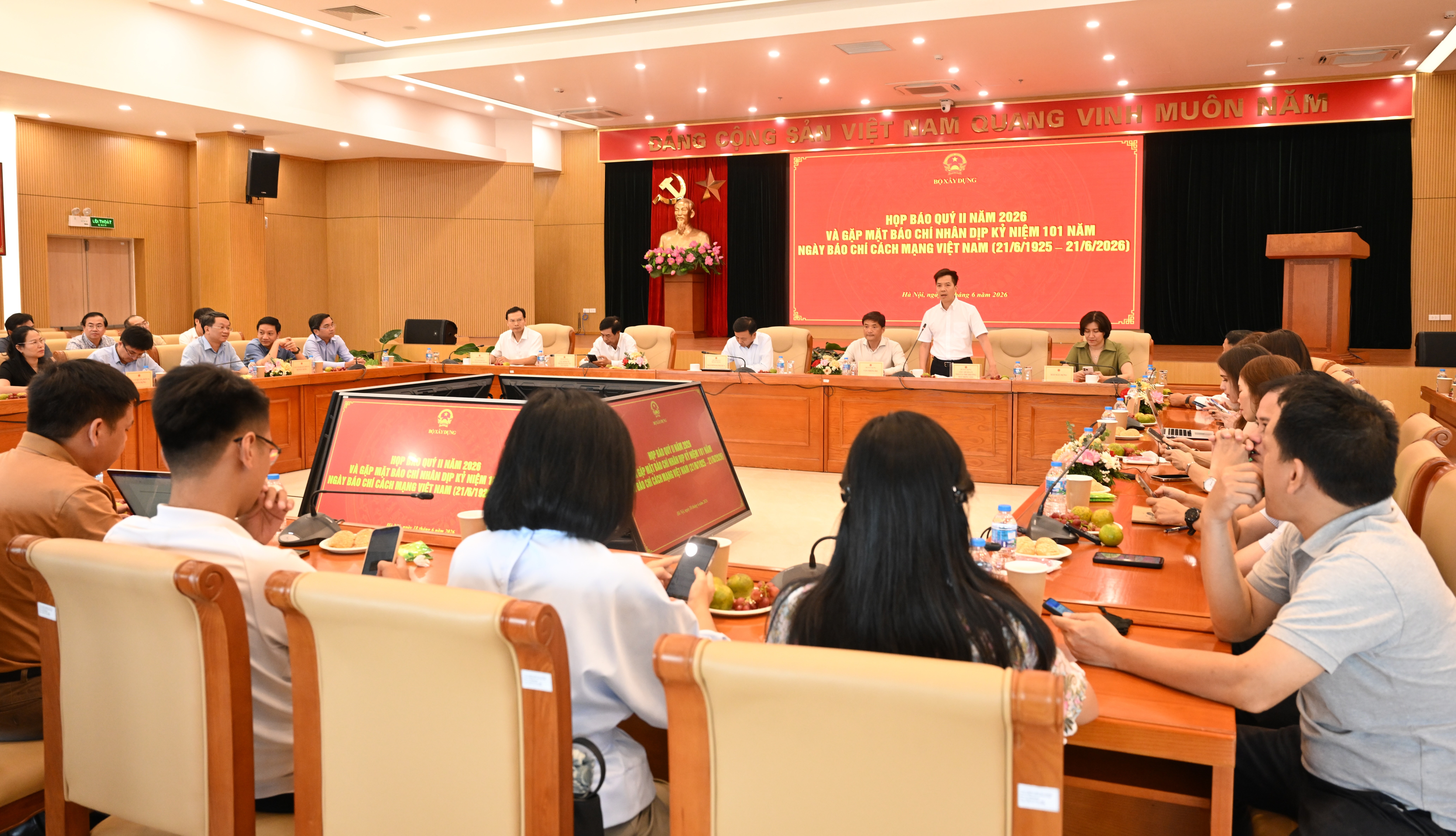 Bộ Xây dựng thông tin về kết quả phát triển hạ tầng giao thông, nhà ở xã hội