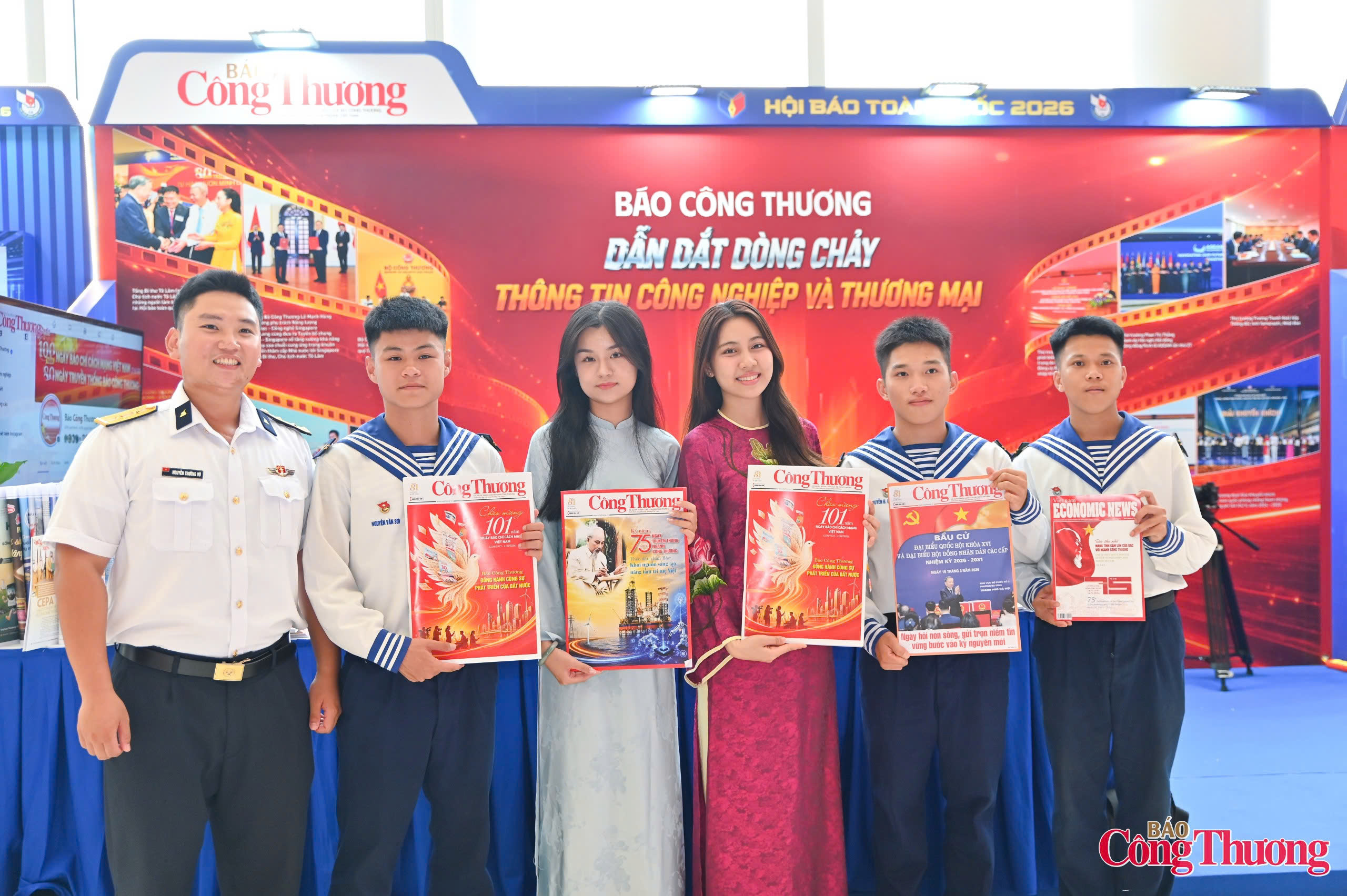Gian trưng bày của Báo Công Thương. Ảnh: Nam Nguyễn