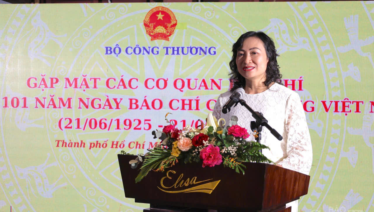 Thứ trưởng Bộ Công Thương Phan Thị Thắng chủ trì buổi gặp mặt.