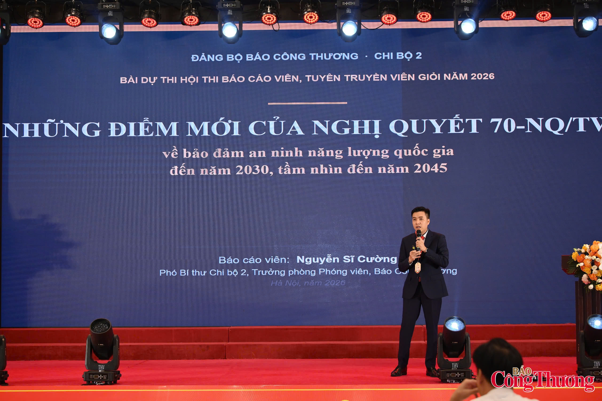 Đồng chí Nguyễn Sĩ Cường (phóng viên Báo Công Thương) là thí sinh Đảng bộ Bộ Công Thương báo cáo chuyên đề "Những điểm mới của Nghị quyết 70-NQ/TW về bảo đảm an ninh năng lượng quốc gia đến năm 2030 tầm nhìn đến năm 2045". Ảnh: Nam Nguyễn