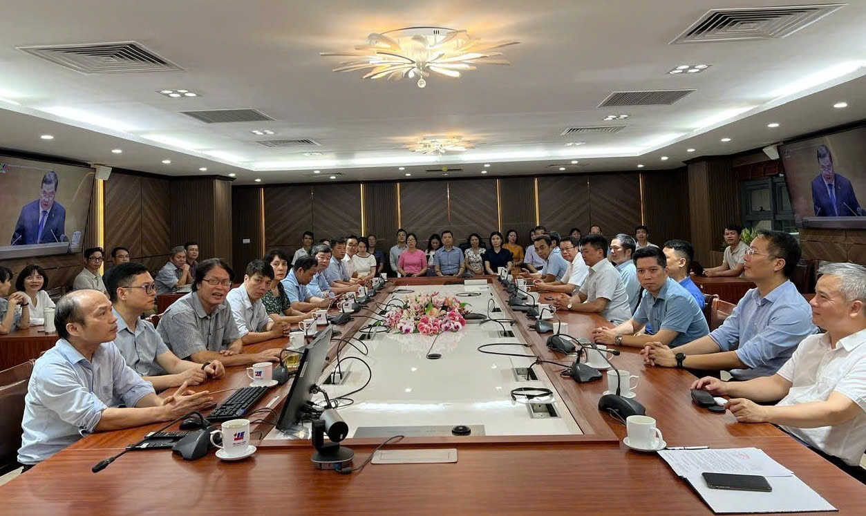 Đảng bộ Viện Năng lượng tham dự hội nghị theo hình thức trực tuyến. Ảnh: Nguyên Thảo