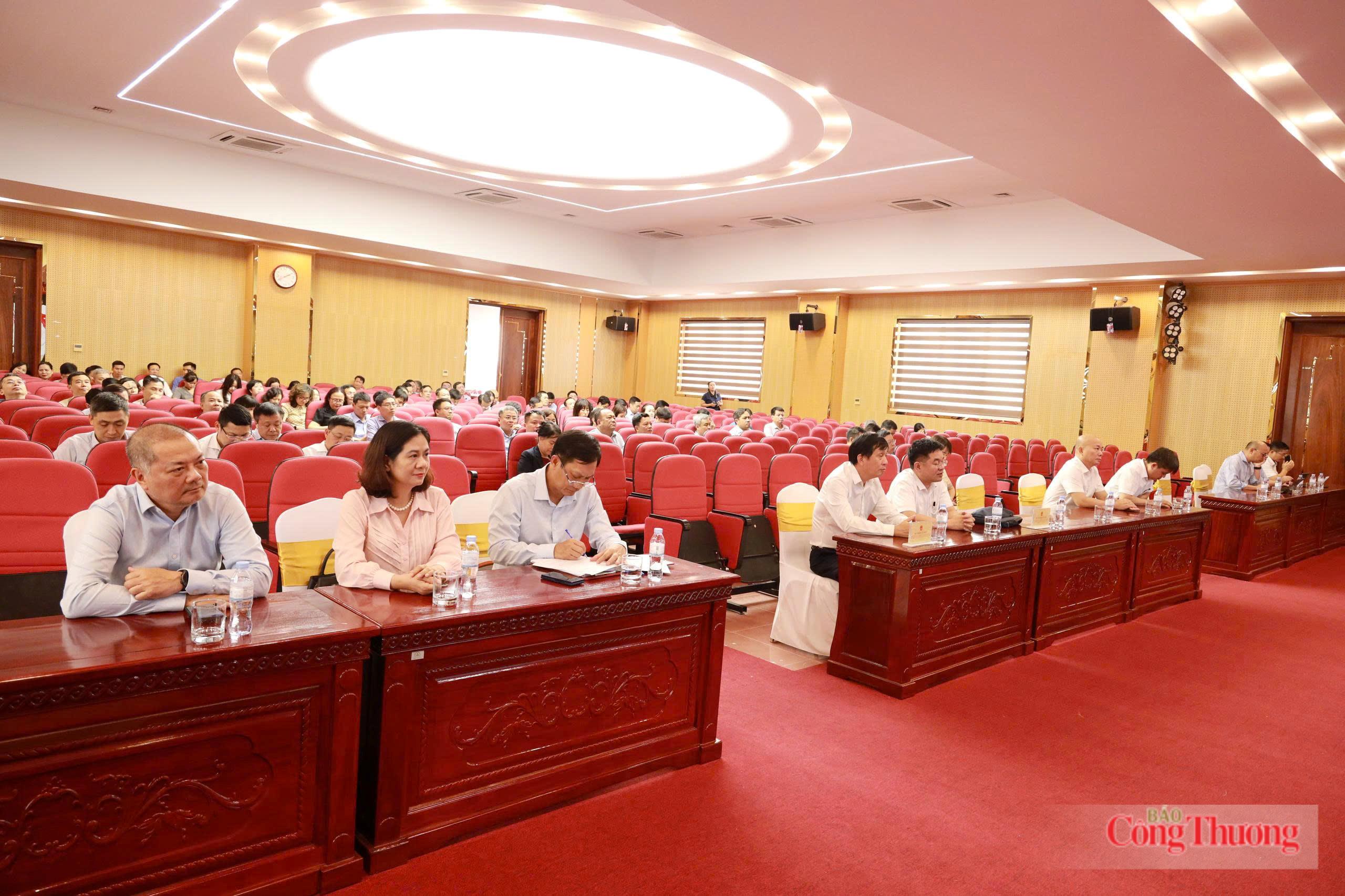 Các đại biểu tham dự Hội nghị sơ kết 1 năm 6 tháng triển khai thực hiện Nghị quyết 57-NQ/TW của Bộ Chính trị tại điểm cầu trụ sở Bộ Công Thương. Ảnh: Việt Khoa
