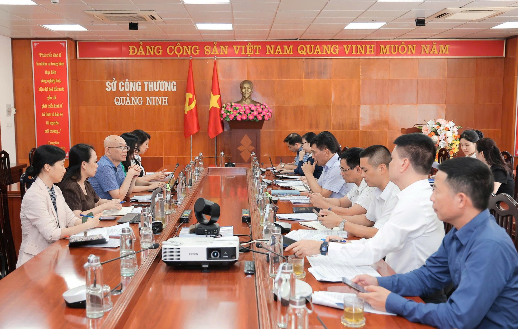 Cục Xuất nhập khẩu làm việc với Quảng Ninh về phát triển dịch vụ logistics