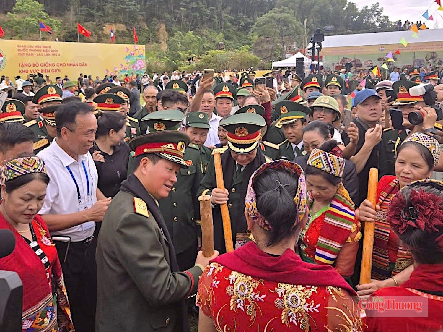 Tiếp sức an sinh, nâng cao đời sống vùng biên - 9