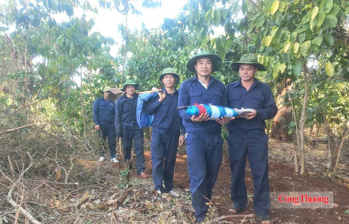 Hành trình thầm lặng đưa đồng đội trở về với đất mẹ - Bài 2: Những giọt nước mắt trên hành trình tri ân