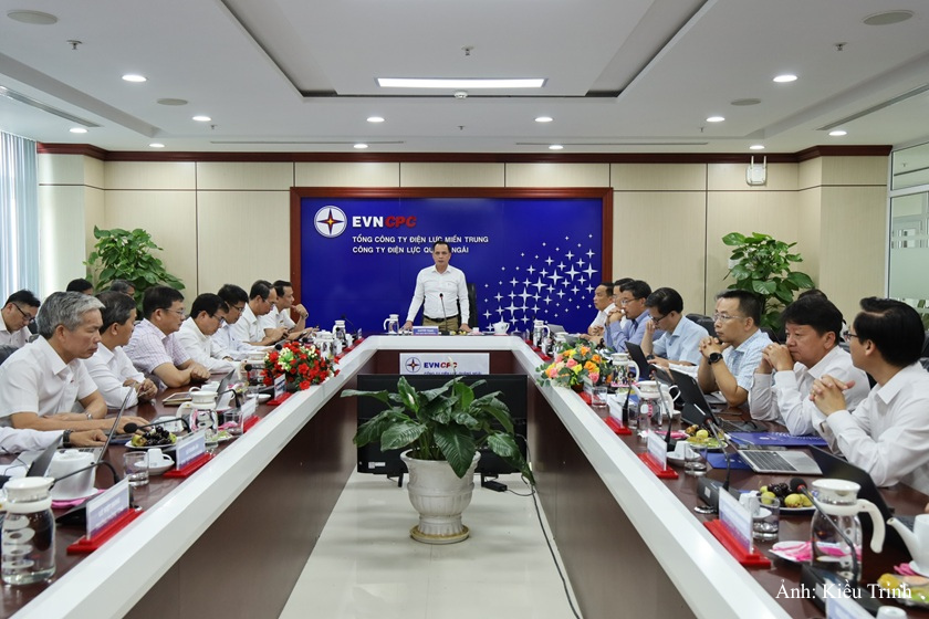 Chủ tịch Hội đồng thành viên EVNCPC làm việc với PC Quảng Ngãi