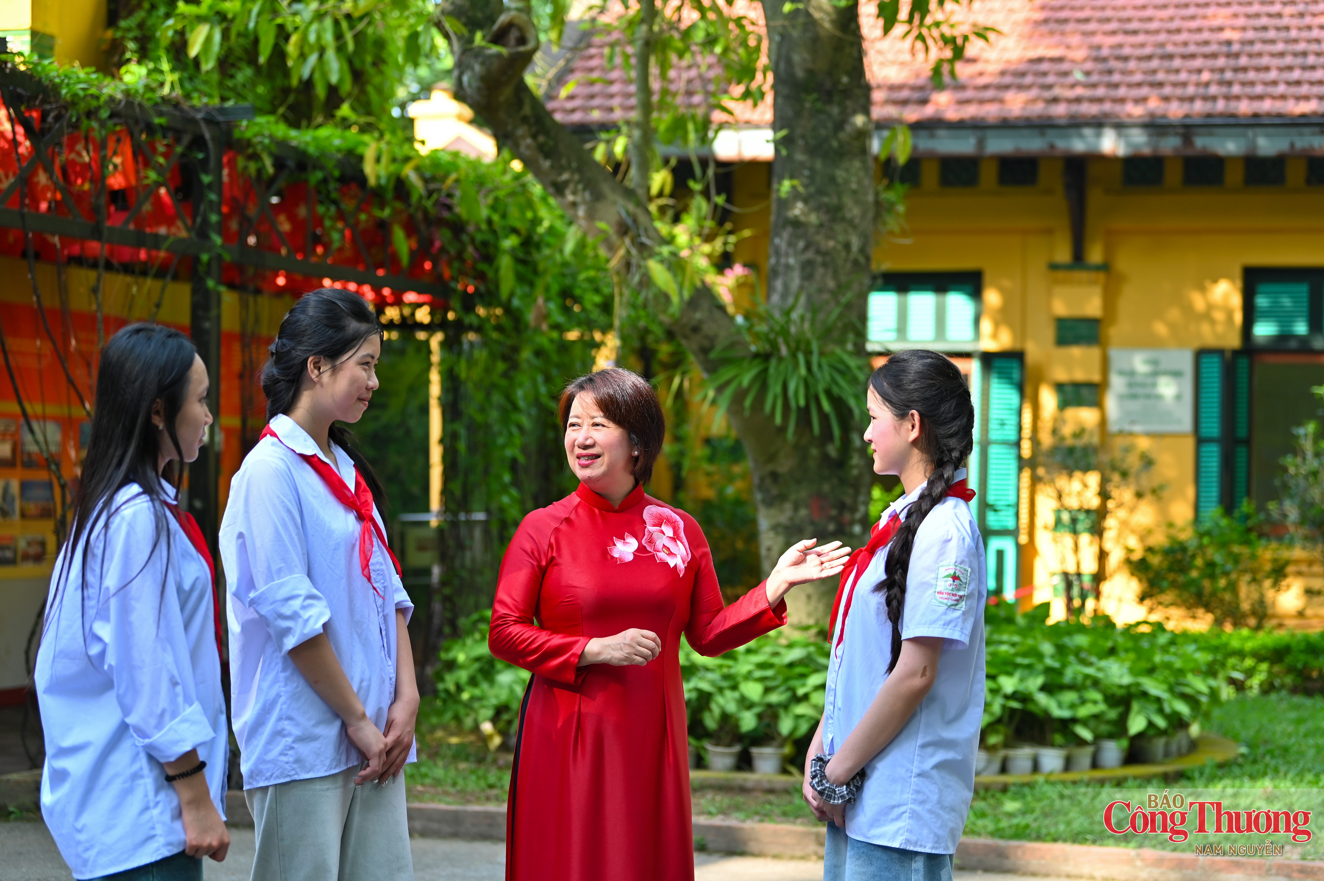 Câu chuyện về một chi bộ đặc biệt - Bài 1: 'Lá chắn mềm' giữa không gian di sản linh thiêng - 6