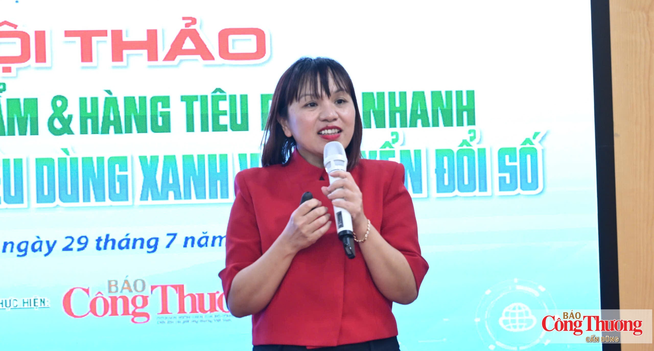 Bà Ôn Minh Hằng, Phó Tổng giám đốc Amway Việt Nam.