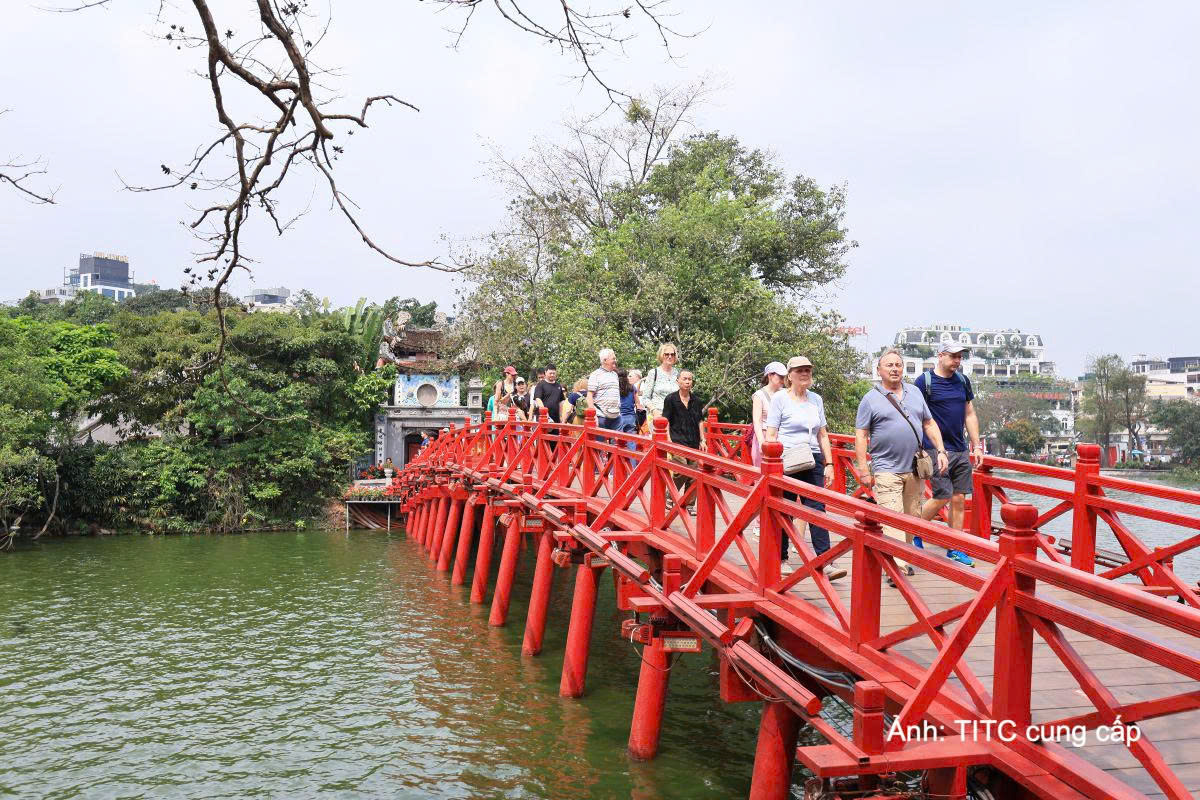 Du lịch Việt Nam đang hướng tới hoàn thành mục tiêu đón 25 triệu lượt khách quốc tế trong năm 2026.