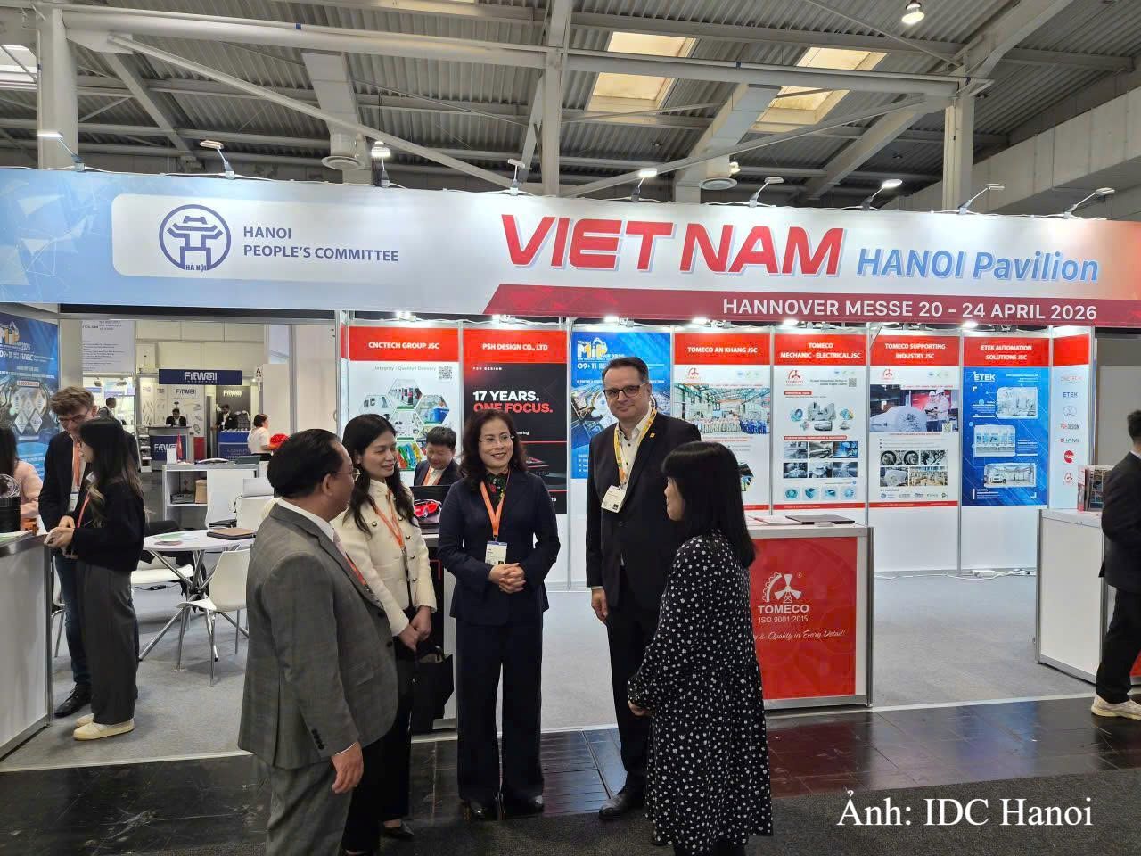Các đoàn mua hàng quốc tế được Ban tổ chức mời đến tham quan hội chợ