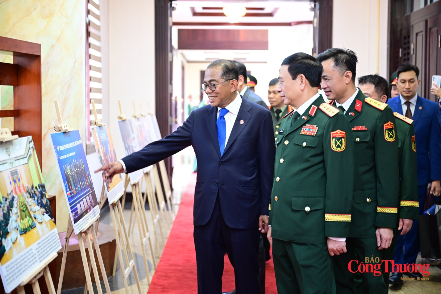 Chùm ảnh: Đại tướng Phan Văn Giang tiếp và hội đàm Bộ trưởng Quốc phòng Malaysia - 10