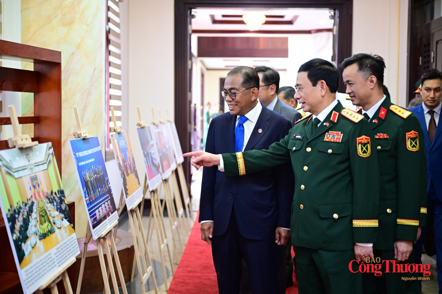 Chùm ảnh: Đại tướng Phan Văn Giang tiếp và hội đàm Bộ trưởng Quốc phòng Malaysia - 11