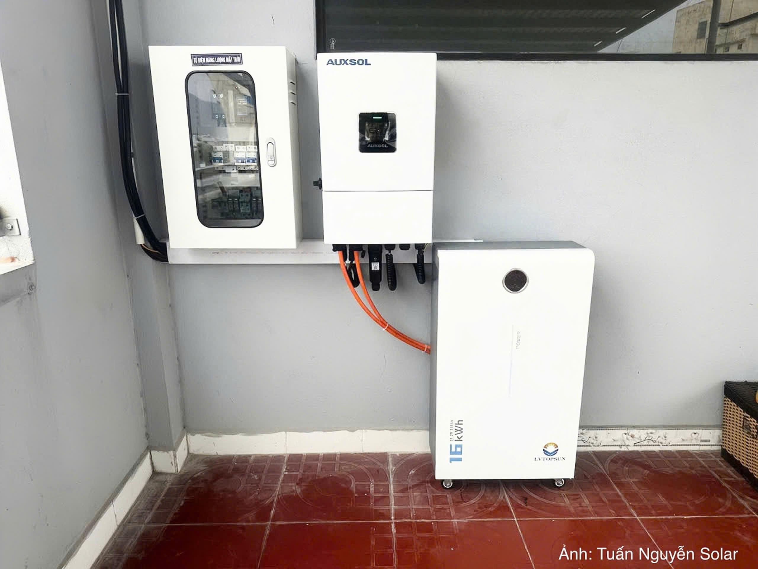 Điện mặt trời tích hợp lưu trữ tăng khả năng dự phòng khi mất điện.