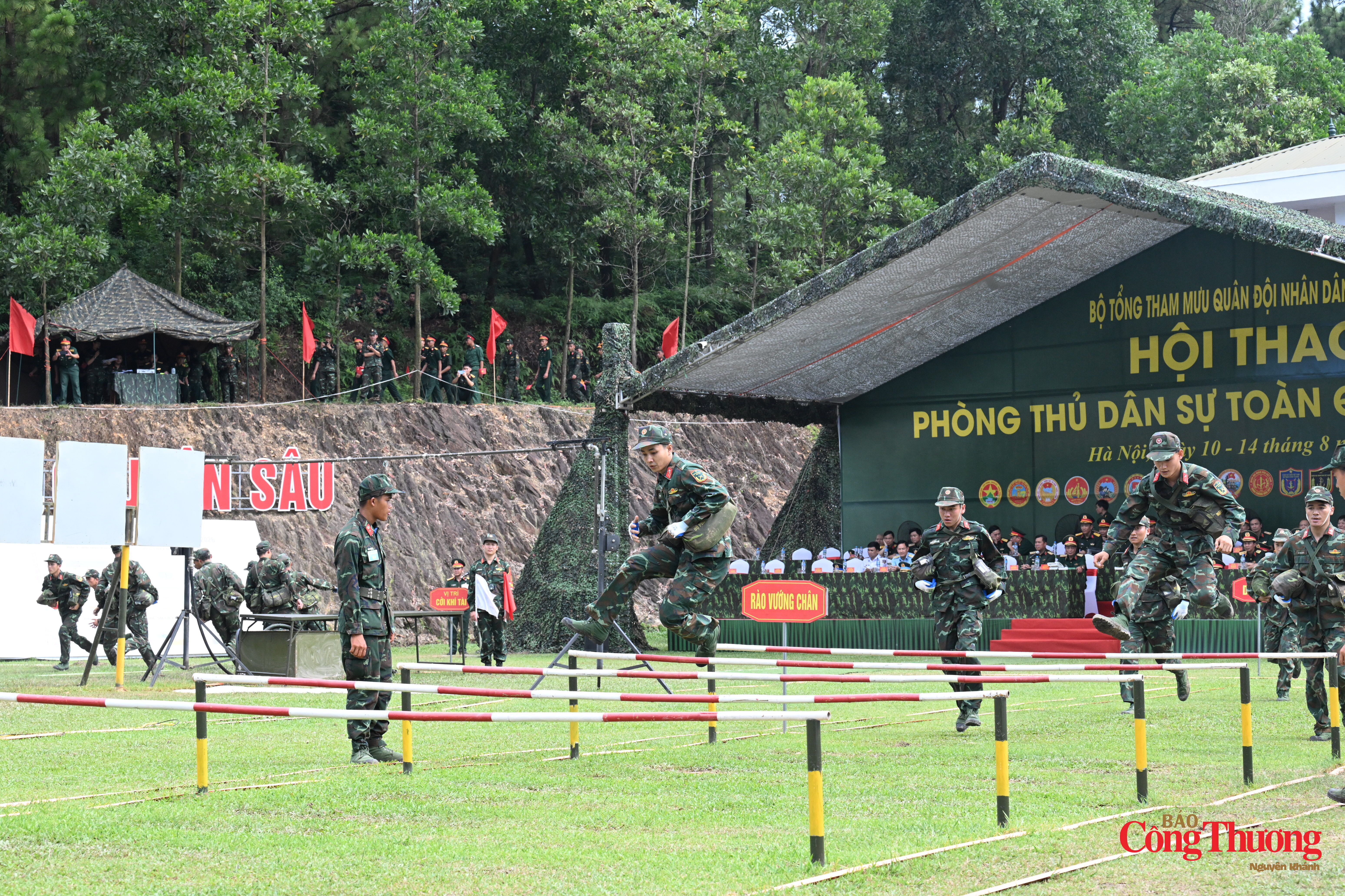 Quân đội luôn sẵn sàng trong mọi tình huống để bảo vệ tính mạng của nhân dân - 9