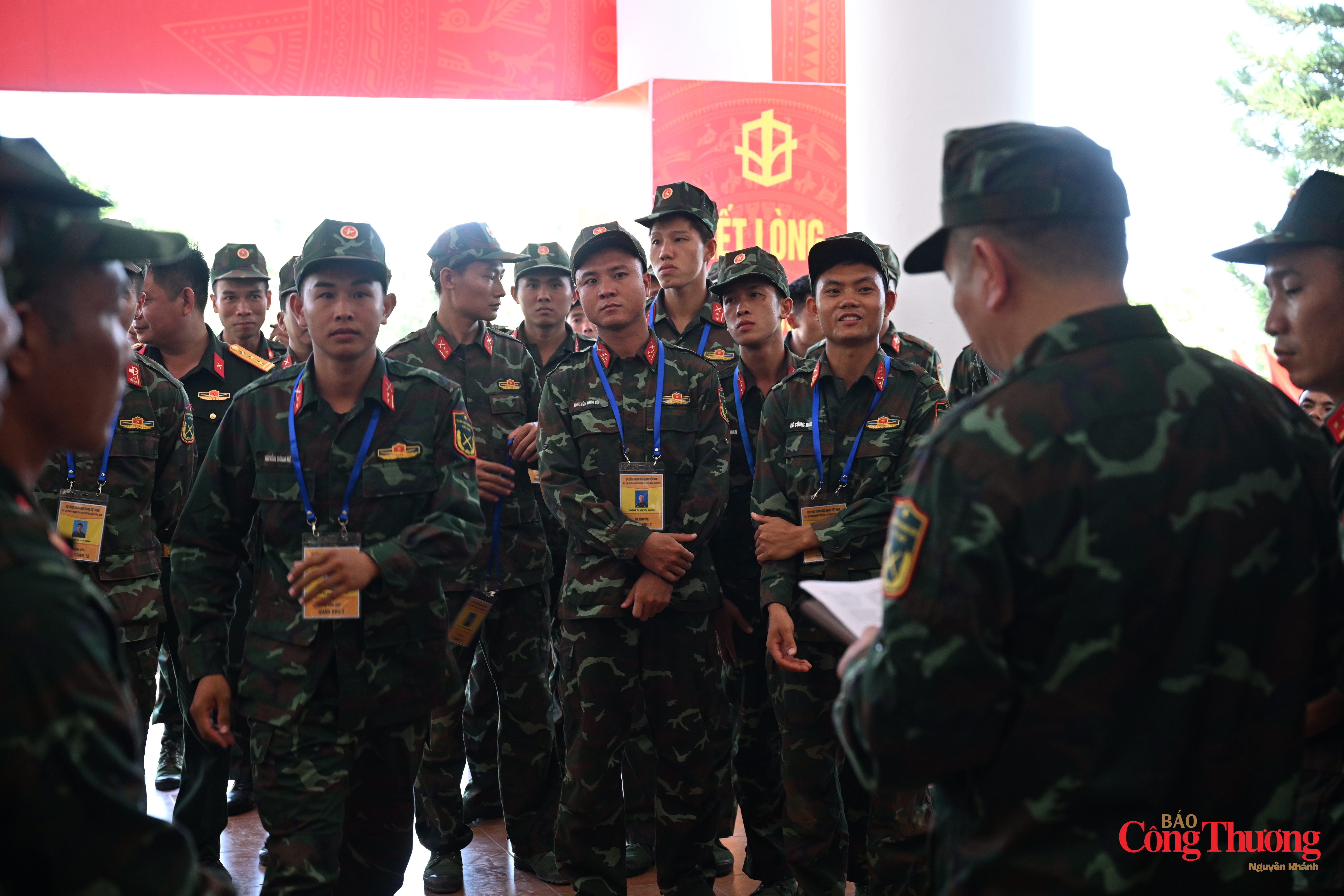 Quân đội luôn sẵn sàng trong mọi tình huống để bảo vệ tính mạng của nhân dân - 19