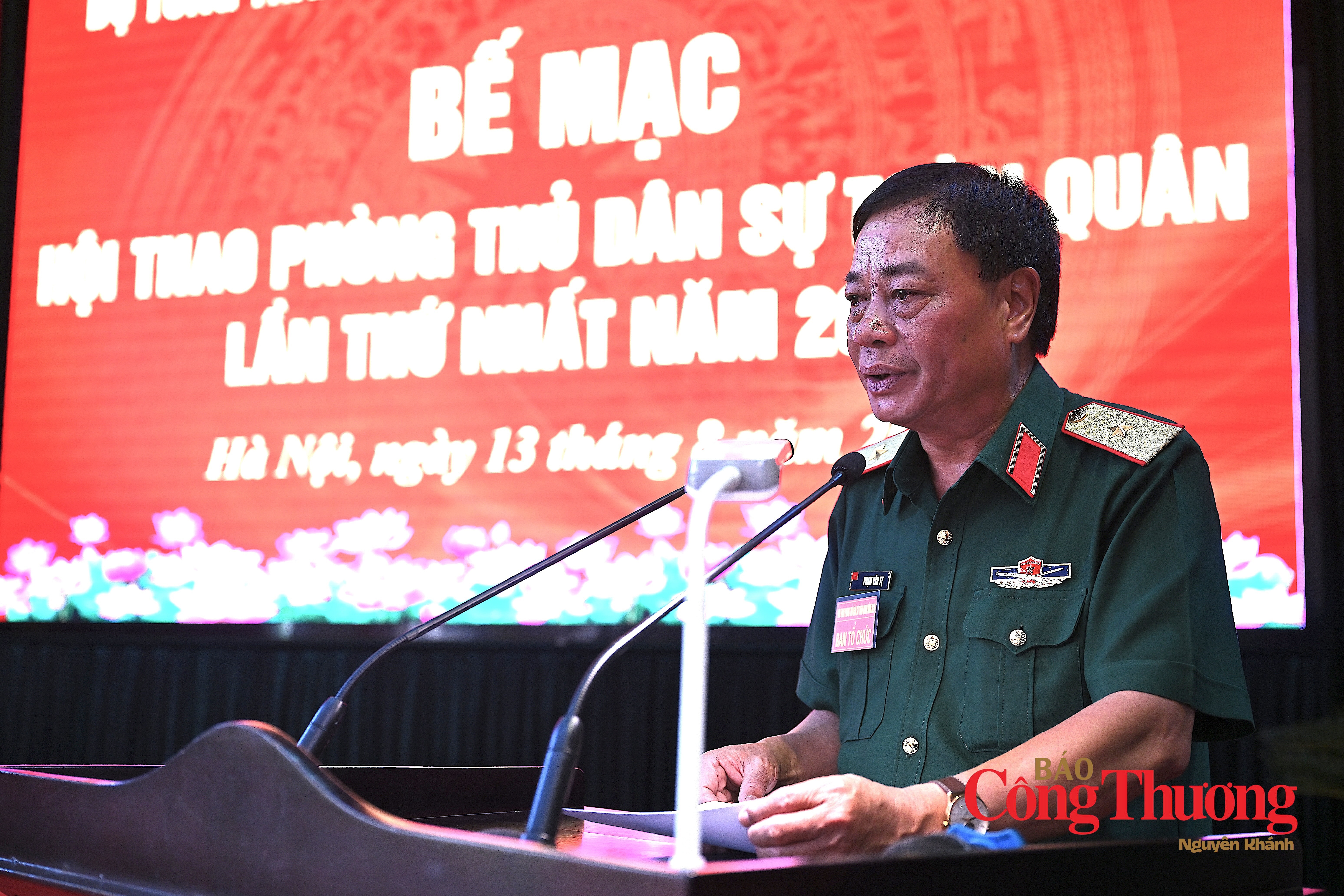 Thiếu tướng Phạm Văn Tỵ, Phó Cục trưởng Cục Cứu hộ-cứu nạn, Bộ Tổng Tham mưu, Quân đội nhân dân Việt Nam phát biểu tại lễ bế mạc.