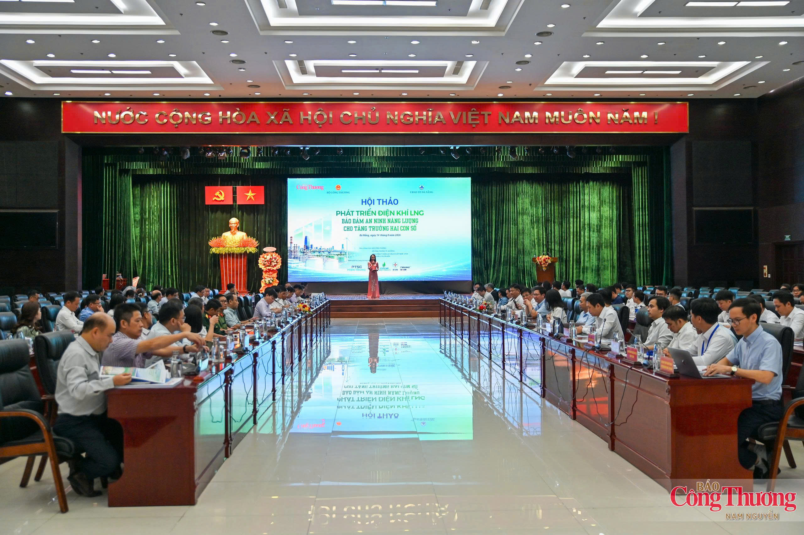 Hội thảo 'Phát triển điện khí LNG: Bảo đảm an ninh năng lượng cho tăng trưởng hai con số' là hội thảo chuyên biệt đầu tiên về điện khí LNG.