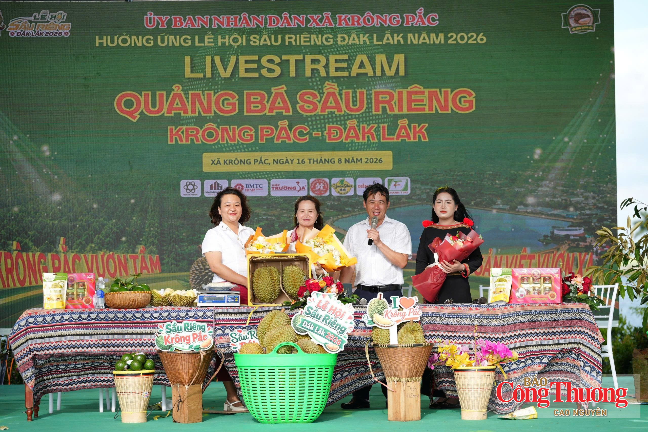 Lãnh đạo xã làm KOL, KOC bán sầu riêng online, hàng ngàn đơn đã chốt