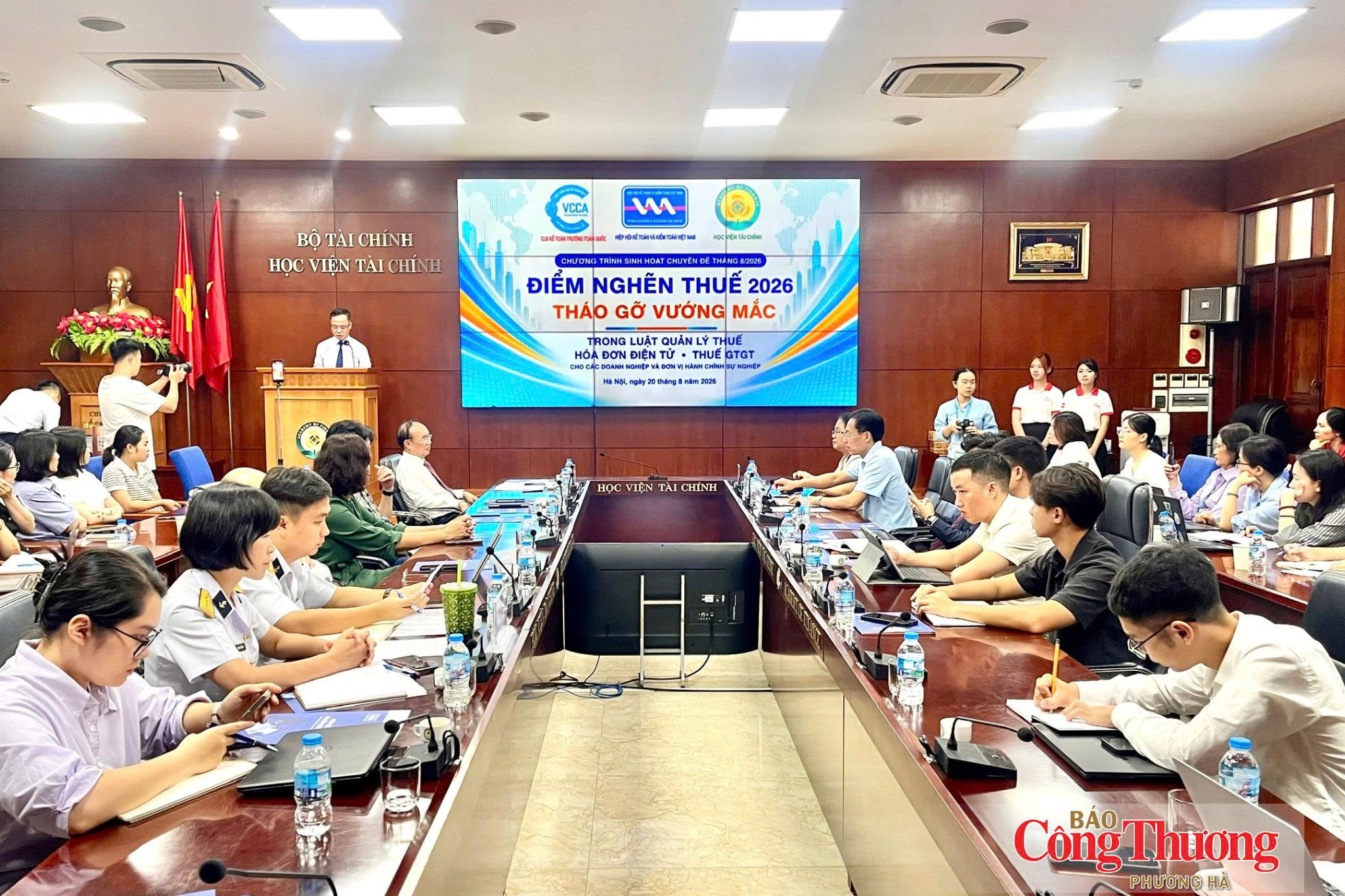 Toàn cảnh sự kiện.