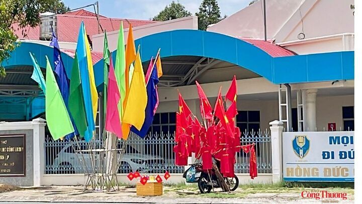 Trên khắp các tuyến đường, không khí của ngày hội lớn đang đến gần.
