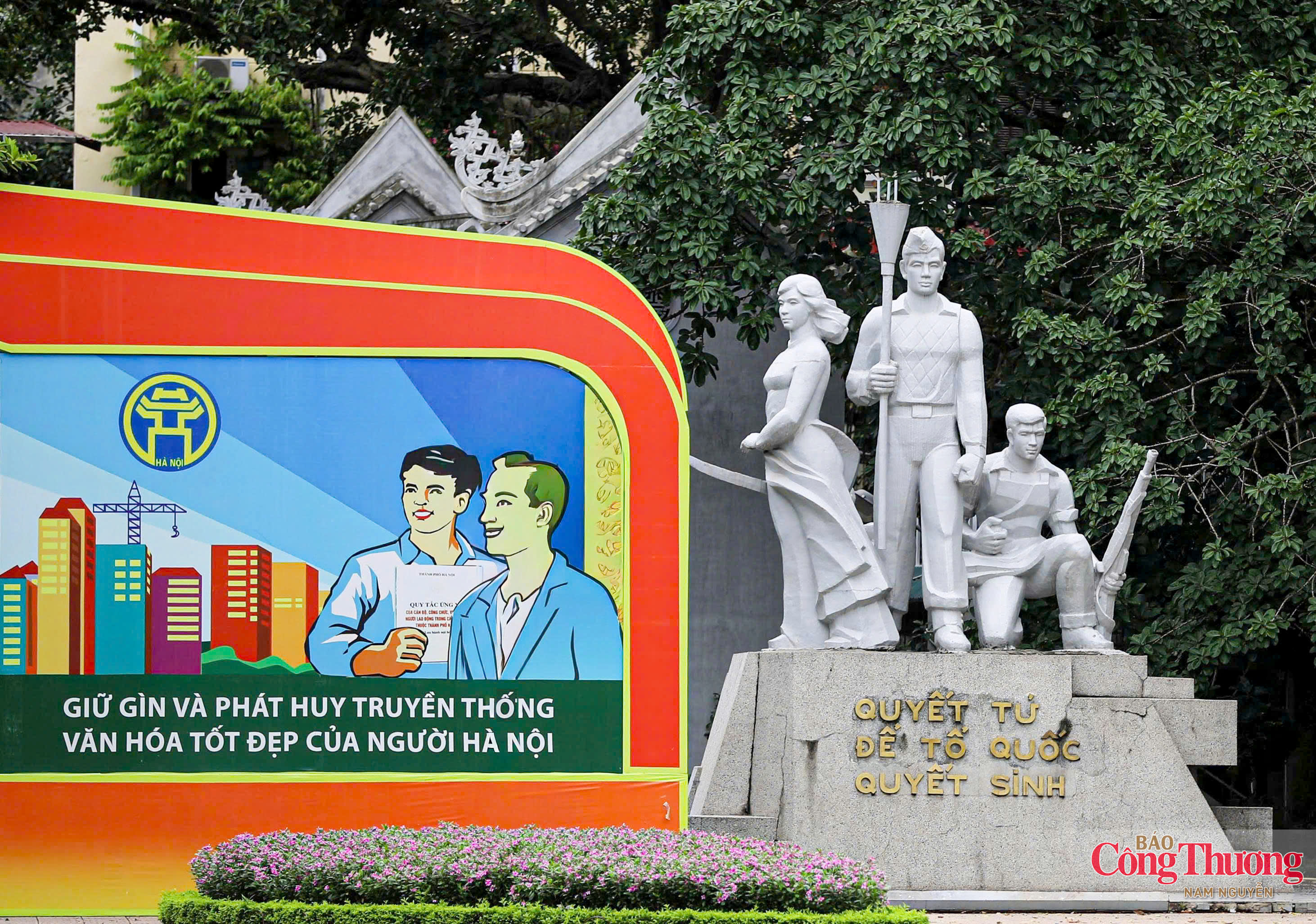 Tượng đài “Quyết tử để Tổ quốc quyết sinh” tại khuôn viên di tích quốc gia đền Bà Kiệu. Ảnh: Nam Nguyễn