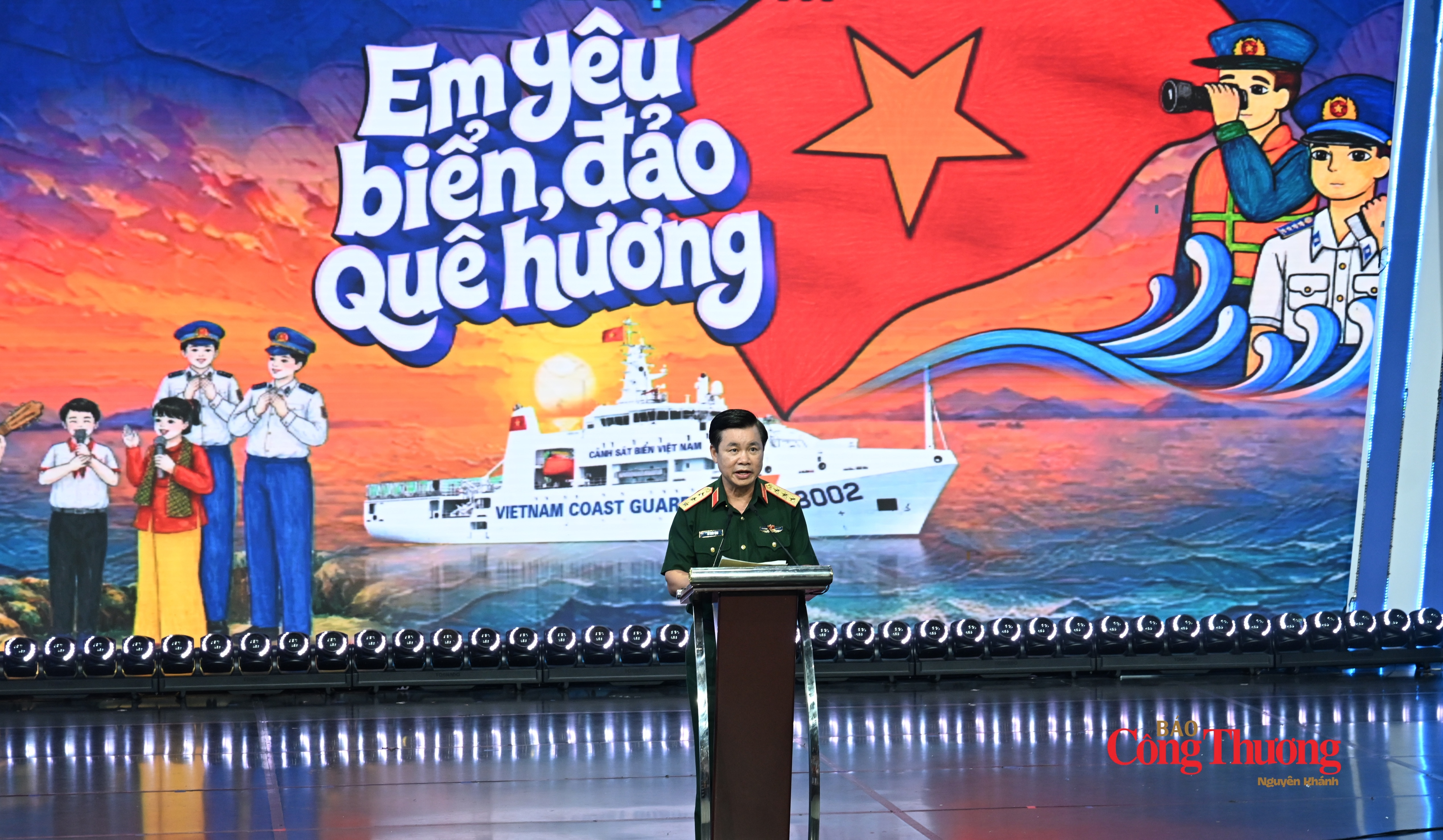 Thượng tướng Đỗ Xuân Tụng, Phó Chủ nhiệm Tổng cục Chính trị, Quân đội nhân dân Việt Nam phát biểu tại chương trình.