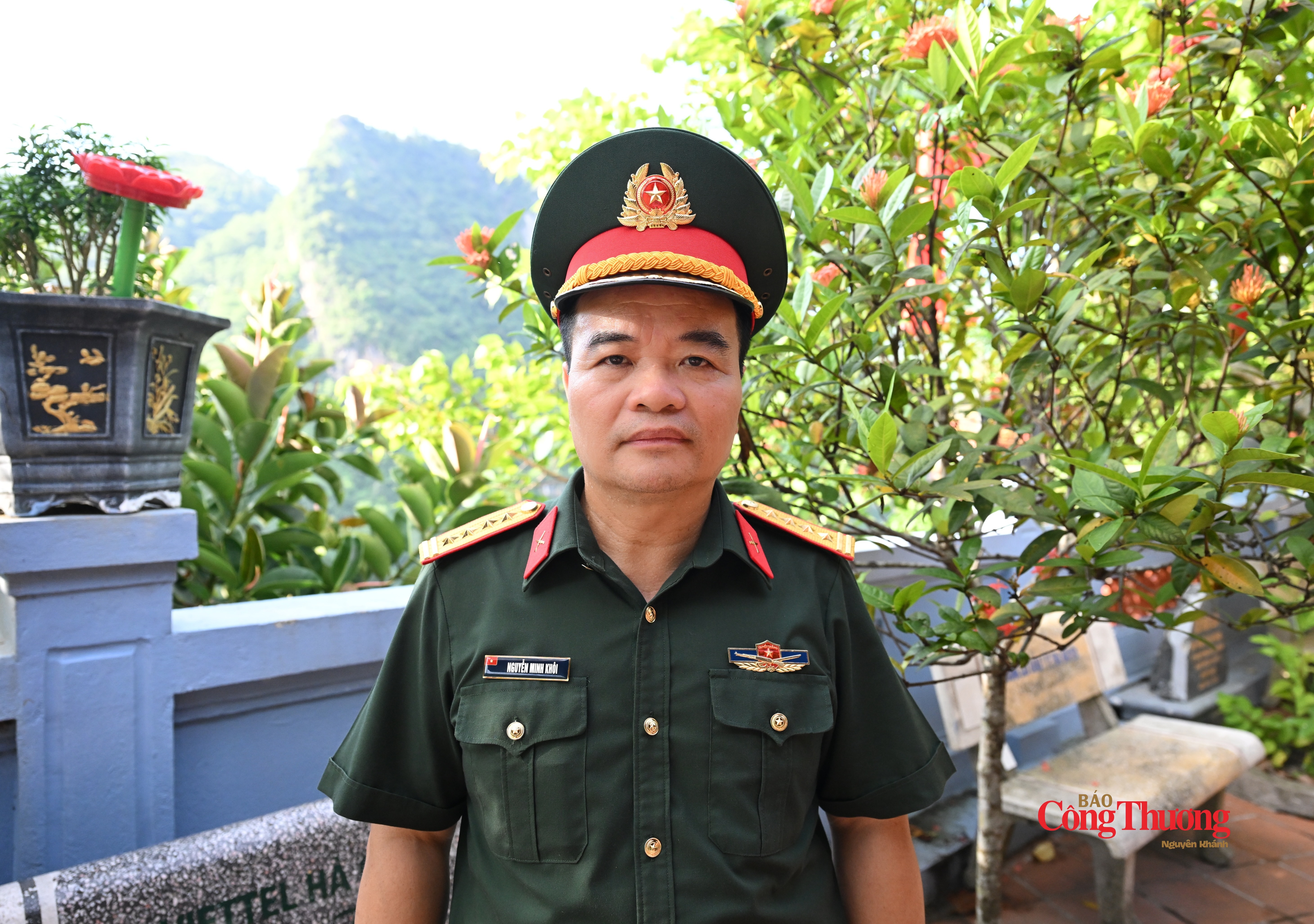 Đại tá Nguyễn Minh Khôi, Phó Chính ủy Bộ Chỉ huy Quân sự tỉnh Tuyên Quang chia sẻ tại Điểm cao 468.
