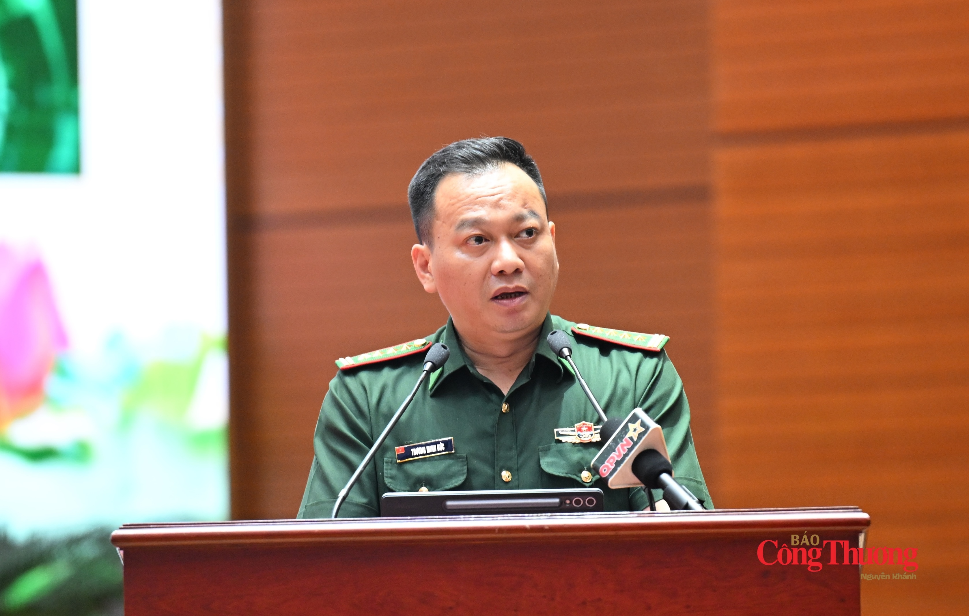 Đại tá Trương Minh Đức, Chỉ huy trưởng Bộ đội Biên phòng tỉnh Lai Châu phát biểu tại hội nghị.