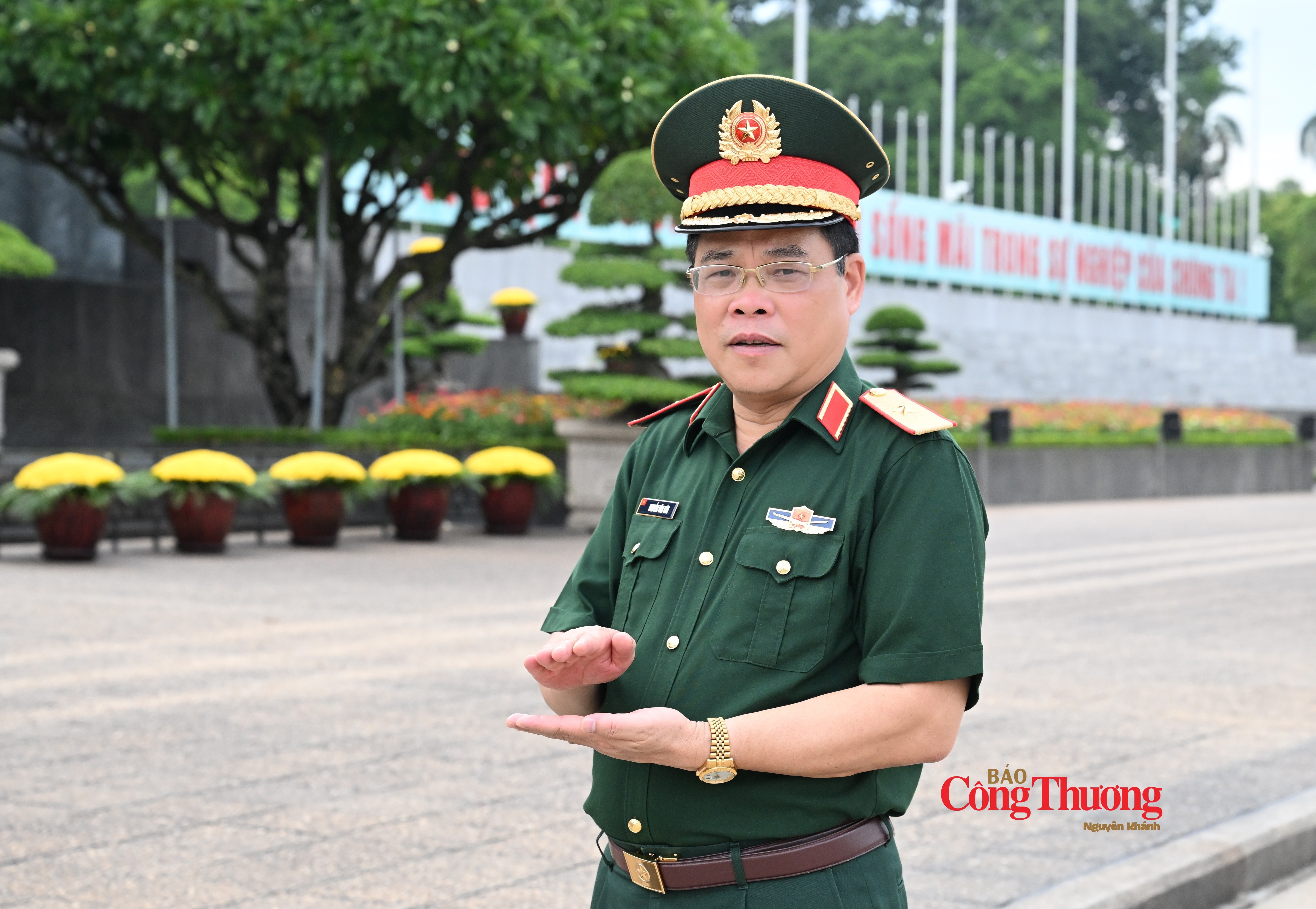 Thiếu tướng, PGS.TS Nguyễn Văn Sáu trả lời phỏng vấn Báo Công Thương tại Lăng Chủ tịch Hồ Chí Minh nhân kỷ niệm 81 năm Cách mạng Tháng Tám và Quốc khánh 2/9.