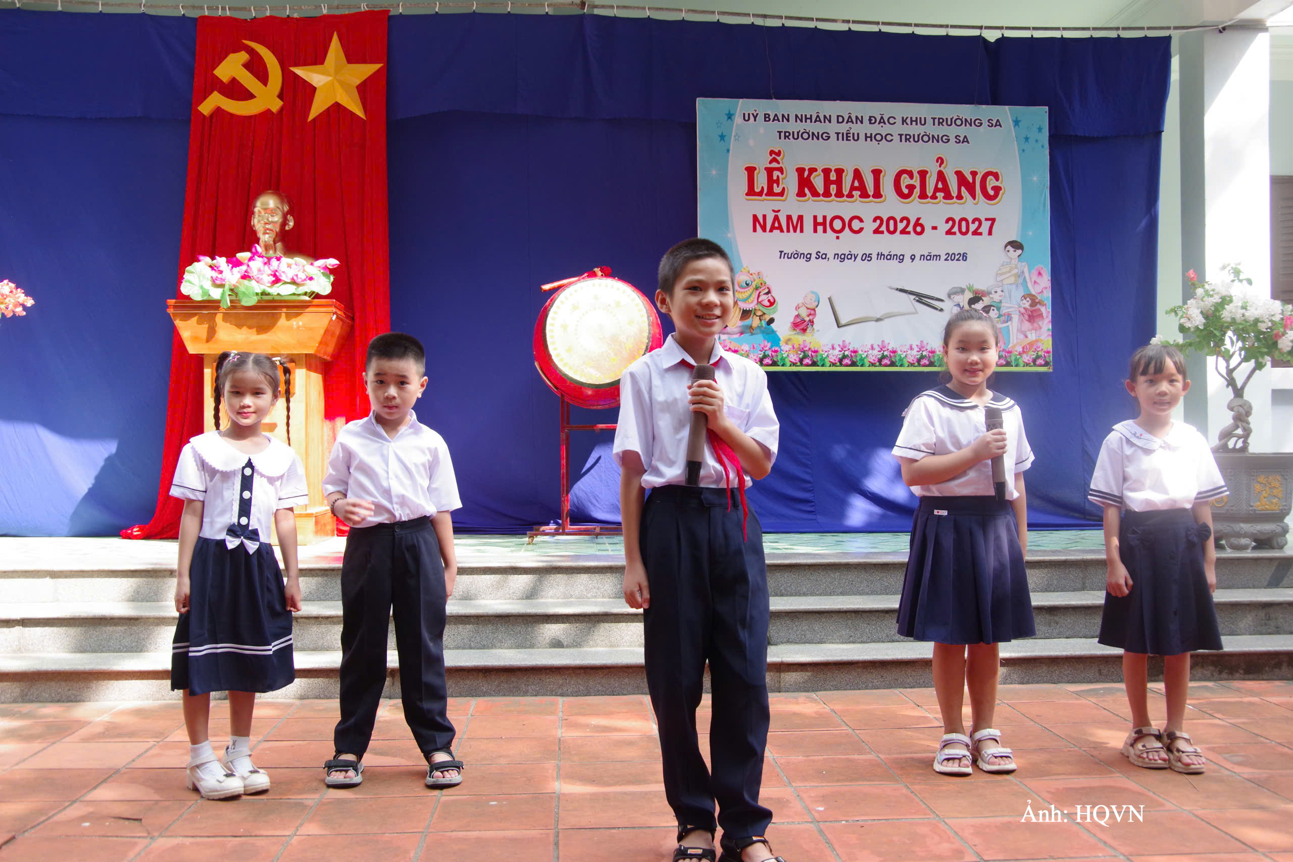 Những tiết mục của các chiến sĩ và học trò tại đặc khu Trường Sa.