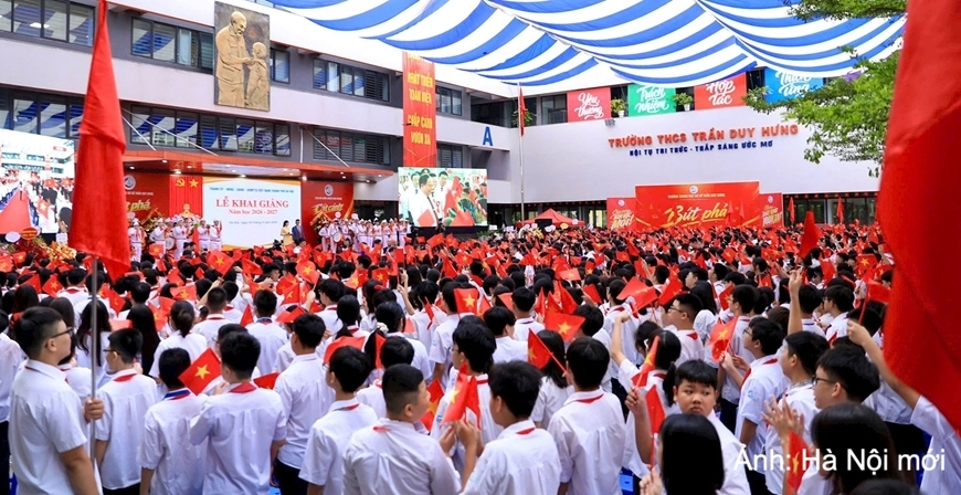 Lễ khai giảng năm học mới tại Trường THCS Trần Duy Hưng.