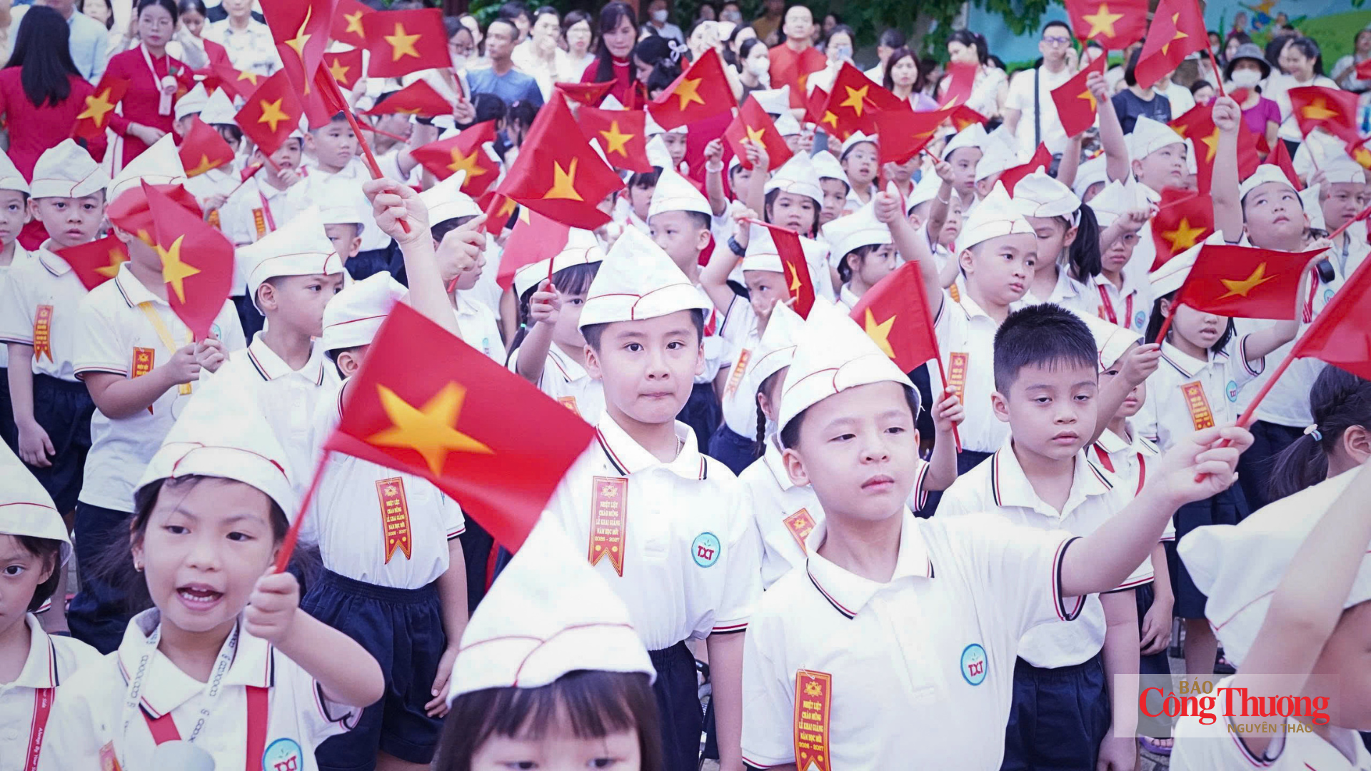 Học sinh Trường Tiểu học Thanh Xuân Trung trong ngày khai giảng năm học mới 2026-2027