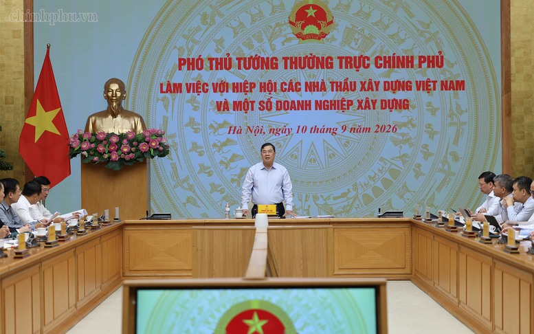 Phó Thủ tướng Thường trực yêu cầu doanh nghiệp tăng cường tính tự quản, kỷ cương, tuân thủ pháp luật và đạo đức nghề nghiệp - Ảnh: chinhphu.vn/Phương Nguyên