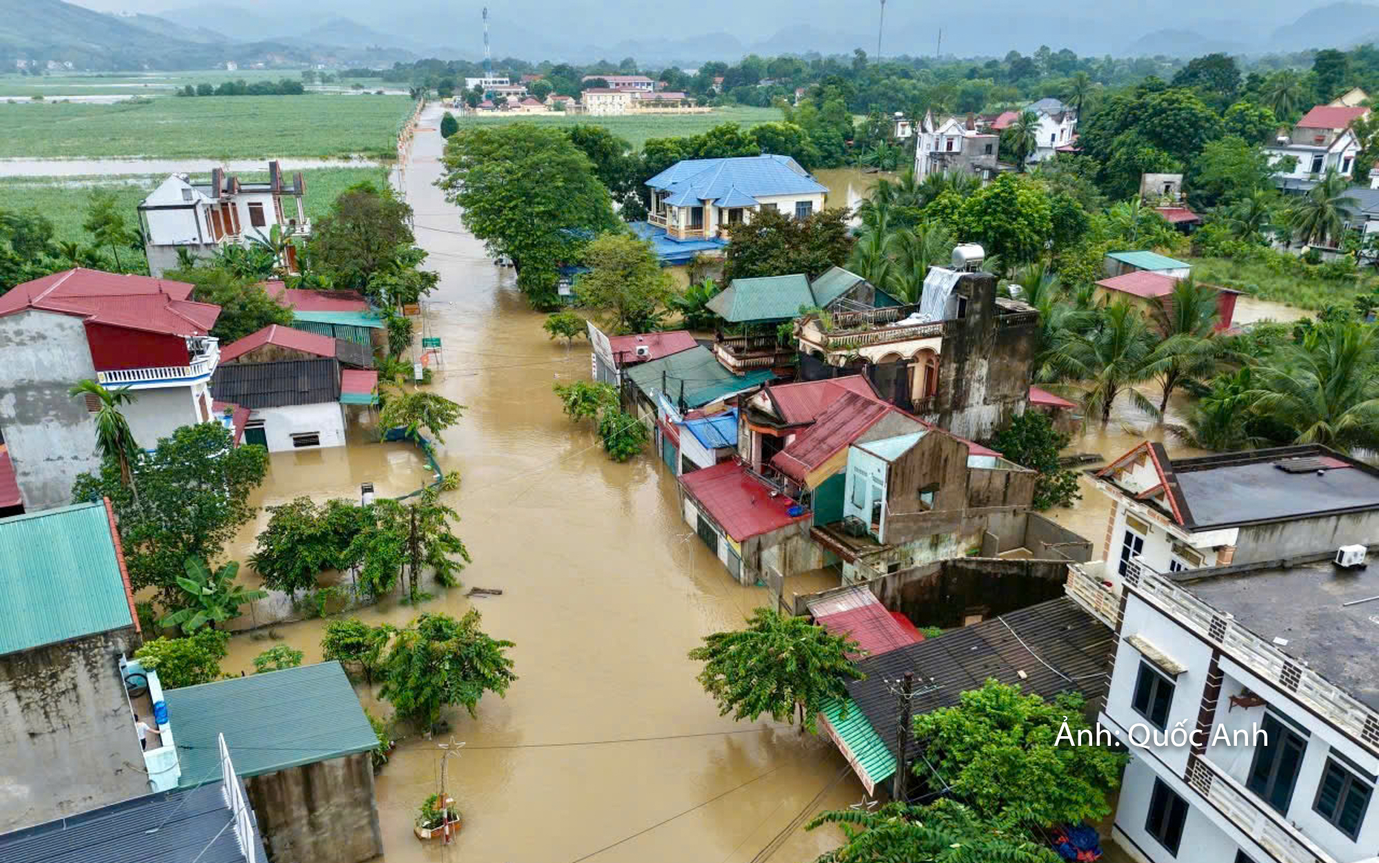 Mưa lớn nhiều ngày khiến hàng trăm ngôi nhà ở Thanh Hóa ngập sâu